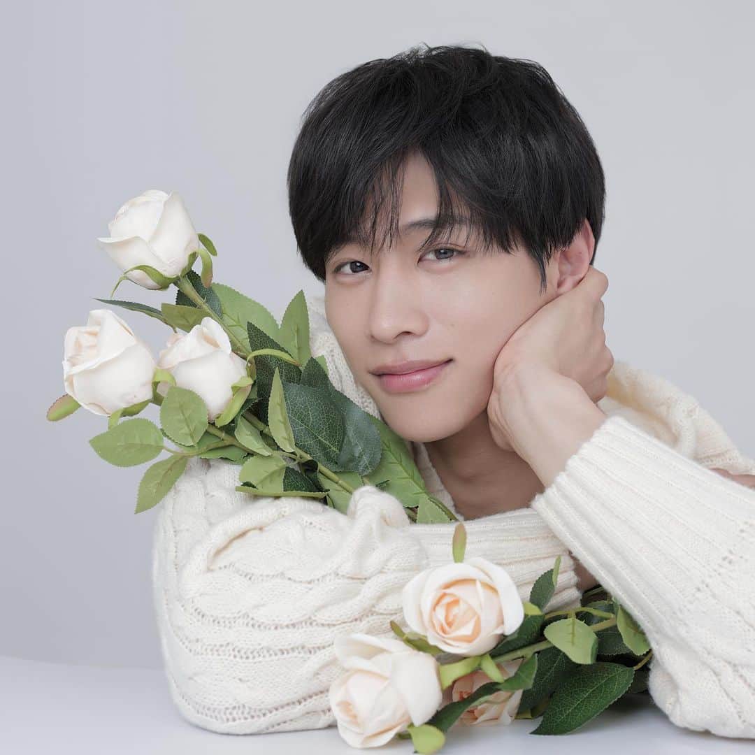 中道理央也さんのインスタグラム写真 - (中道理央也Instagram)「カメラマンさんに「彼女を見つめるような顔で」とオーダーいただきました。  これで合ってますか？？  photo: @xinpvjp  hairmake: @satomi__hairmake   #model #被写体 #彼女目線 #中道理央也」11月6日 18時41分 - lion_nakamichi