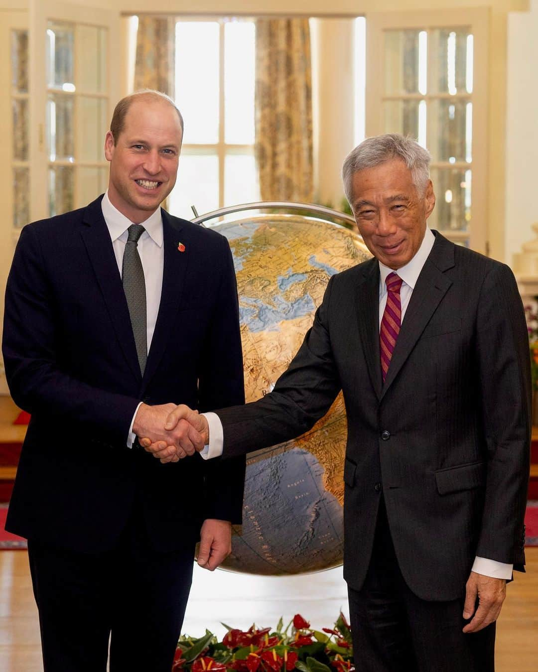 ウィリアム（ケンブリッジ公）のインスタグラム：「A pleasure to meet with Prime Minister @leehsienloong and President @tharman.sg today.   Thank you for such a warm welcome back to Singapore, it’s fantastic to be back in the City in Nature to see and hear about your leadership to help shape the future of our planet.」