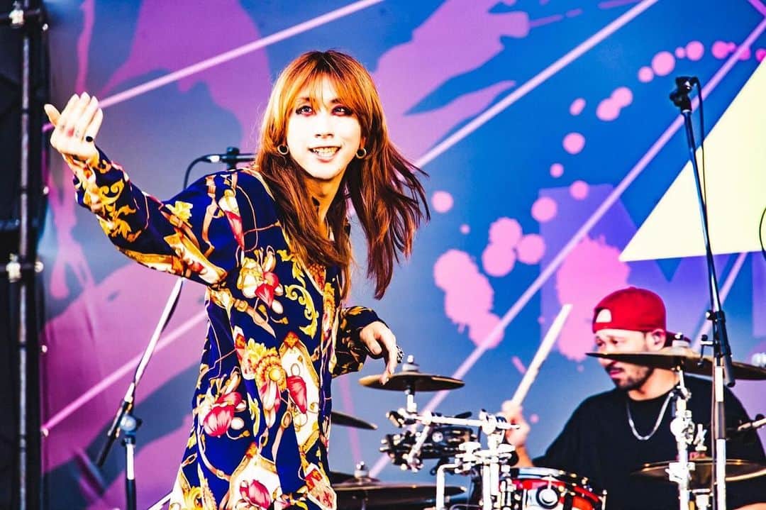青木カズローのインスタグラム：「2023.09.03 SUPER BEAVER #SUPERBEAVER #treasure05x2023 #愛知 #写殺 ※転載転用禁止」