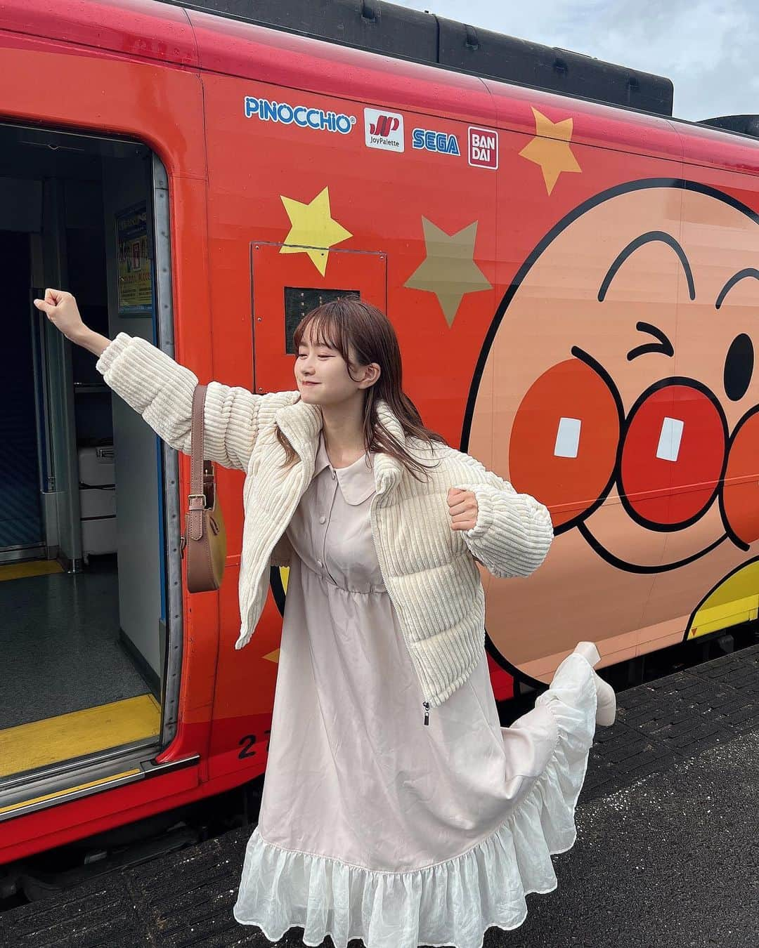 あかちゃすさんのインスタグラム写真 - (あかちゃすInstagram)「高知にちょっとだけ帰省 ♡♡  アンパンマン列車にも乗れて幼なじみにも会えて大満足 👶🏻笑  帽子は一か八かで買うたら可愛くてお気に入り🤭🤍  最近は帽子集めがブーム👒 ́-♡  #あざとお洋服#あざと服#垢抜け#垢抜けコーデ#春服コーデ#春コーデ#フレンチガーリー #フレンチガーリーコーデ #淡色コーデ#シンプルコーデ#プチプラコーデ#プチプラファッション#韓国ファッション#韓国コーデ #ワンピース#ワンピースコーデ #冬服#冬服コーデ#秋冬#秋冬コーデ #秋服#秋服コーデ#shein#shein購入品#apresjour」11月6日 18時46分 - chas._.22