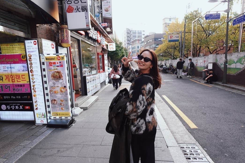 NANAMIさんのインスタグラム写真 - (NANAMIInstagram)「初韓国🇰🇷ちょっと楽しすぎた。 これはまたすぐ行くな😚  @inomataakiko  @romi_lomy  2人のおかげで最高な旅になったよありがとう🇰🇷 またすぐいこうね🩵🩵 #3枚目に食べてるのは二日酔いに効くであろうゼリーです #韓国旅行　#nanami_trip」11月6日 18時48分 - nanami023