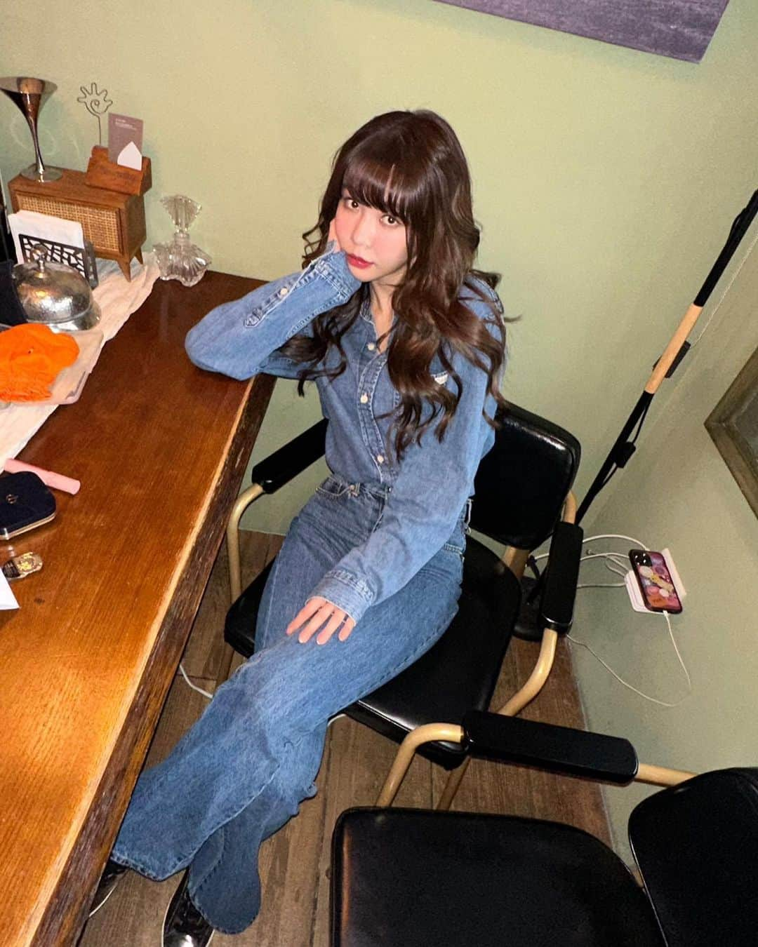 Yuriさんのインスタグラム写真 - (YuriInstagram)「感冒超久😭 我大概從女孩日九月底的時候感冒到現在🫠 本來今天一早都沒咳嗽，想說太好了！今天終於可以吃麻辣鍋跟鹽酥雞了嗎！然後一到練舞室就遇到許多同樣在感冒的人，就又開始咳了🥲 為了想趕快好，每天都吃好多保健食品增強抵抗力，希望後天要去冷冷日本的我可以不要在國外又發燒…..拜託不要🙏  跪求讓感冒痊癒的方法！針也打過了，猶豫要不要去日本前再去打一針⋯⋯🤔」11月6日 18時49分 - xx15995