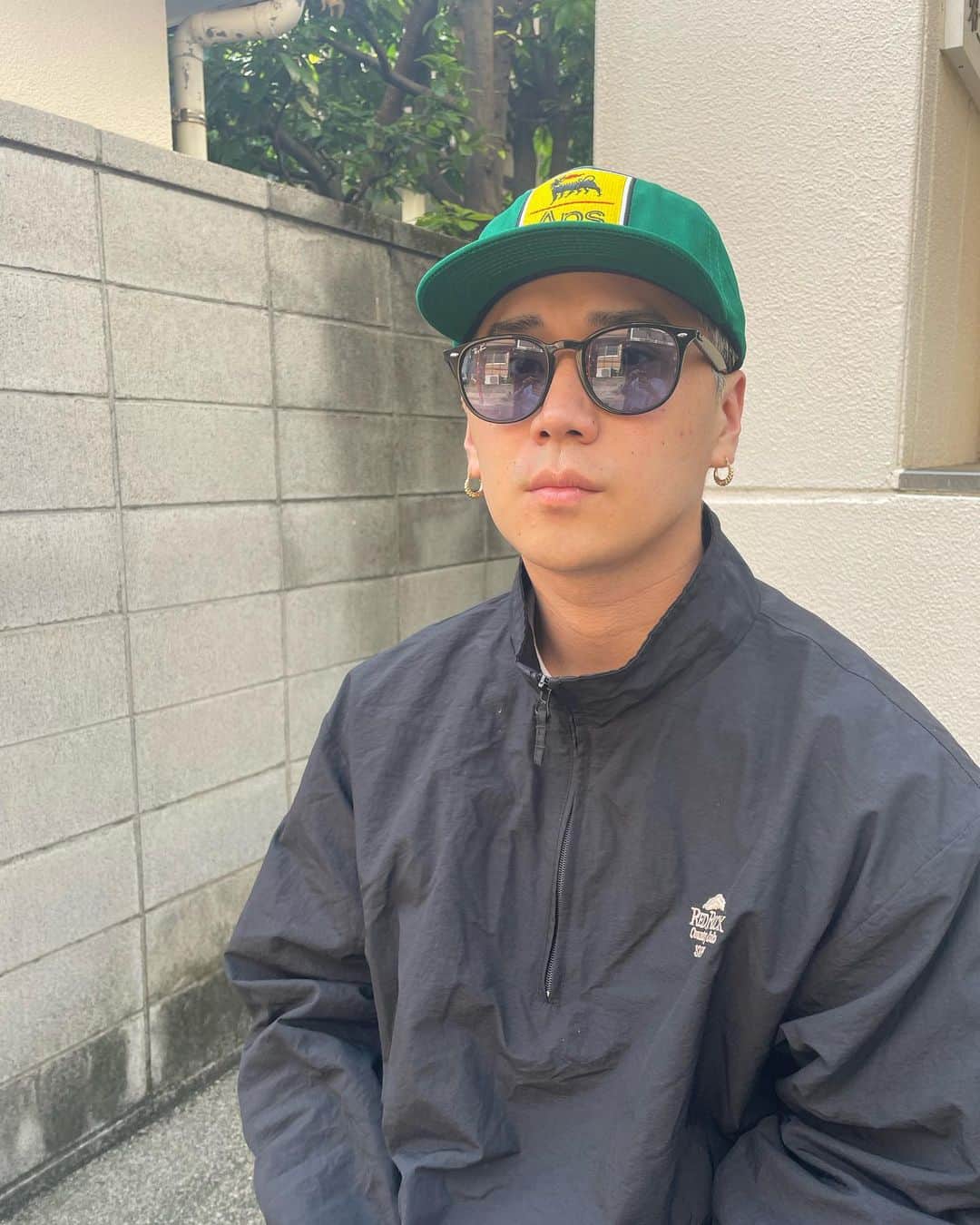 こめおのインスタグラム：「-  先日整形してきました。 顔周りの脂肪吸引。笑 TCB式小顔美肌再生もしてもらって、お店に立つ前に気合い入ってます。笑  割とスッキリしたと思うんだけど、どーよ。　 1枚目がビフォーで2枚目がアフター。 顔周りシュッとしたかなと  施術してもらったのは 東京中央美容外科　銀座有楽町院@tcb_ginzayurakucho 畑山先生 @tcb_hatayama_kogao   #東京中央美容外科 #東京 #有楽町 #TCB式小顔美肌再生 #美容整形 #脂肪吸引  #糸リフト  #小顔整形 #PR」
