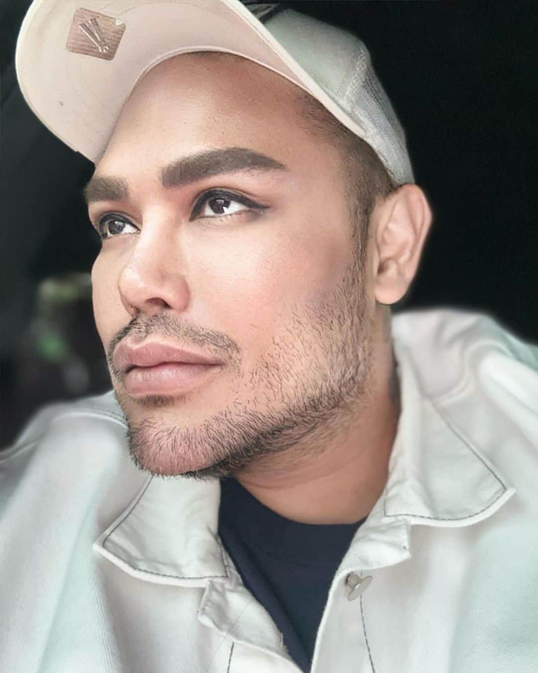 Ivan Gunawanのインスタグラム：「Photo  selvy  Itu  penyakit  kayaknya .... kenapa  kok  jd  bikin  nagih 😩😩😩」