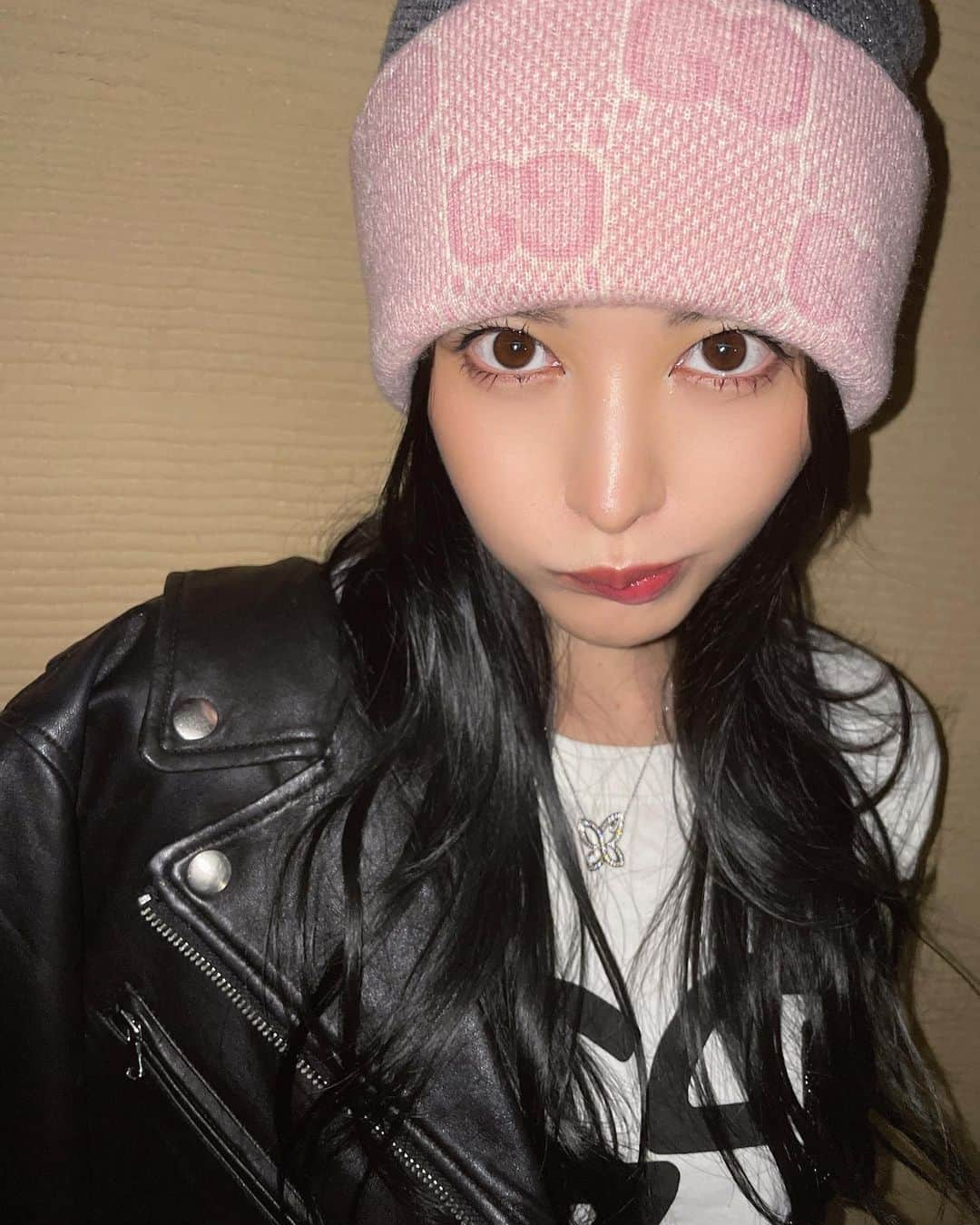 相沢みなみさんのインスタグラム写真 - (相沢みなみInstagram)「My friends took a lot of pictures of me. <33 The beanie, T-shirt,belt,bag is all GUCCI💘 It's fun to dress up for this season bcuz it's not too cold. . お友達ちゃんがいっぱい撮ってくれた🥺🩷 ニット帽、Tシャツ、ベルト、バッグが @gucci のコーデです👜 寒すぎない今の季節のお洒落が楽しい🍂 . #秋コーデ #秋 #秋ファッション  #autumn #autumnvibes #autumnfashion  . #相沢みなみ  #minamiaizawa #相澤南」11月6日 19時11分 - epoint2016