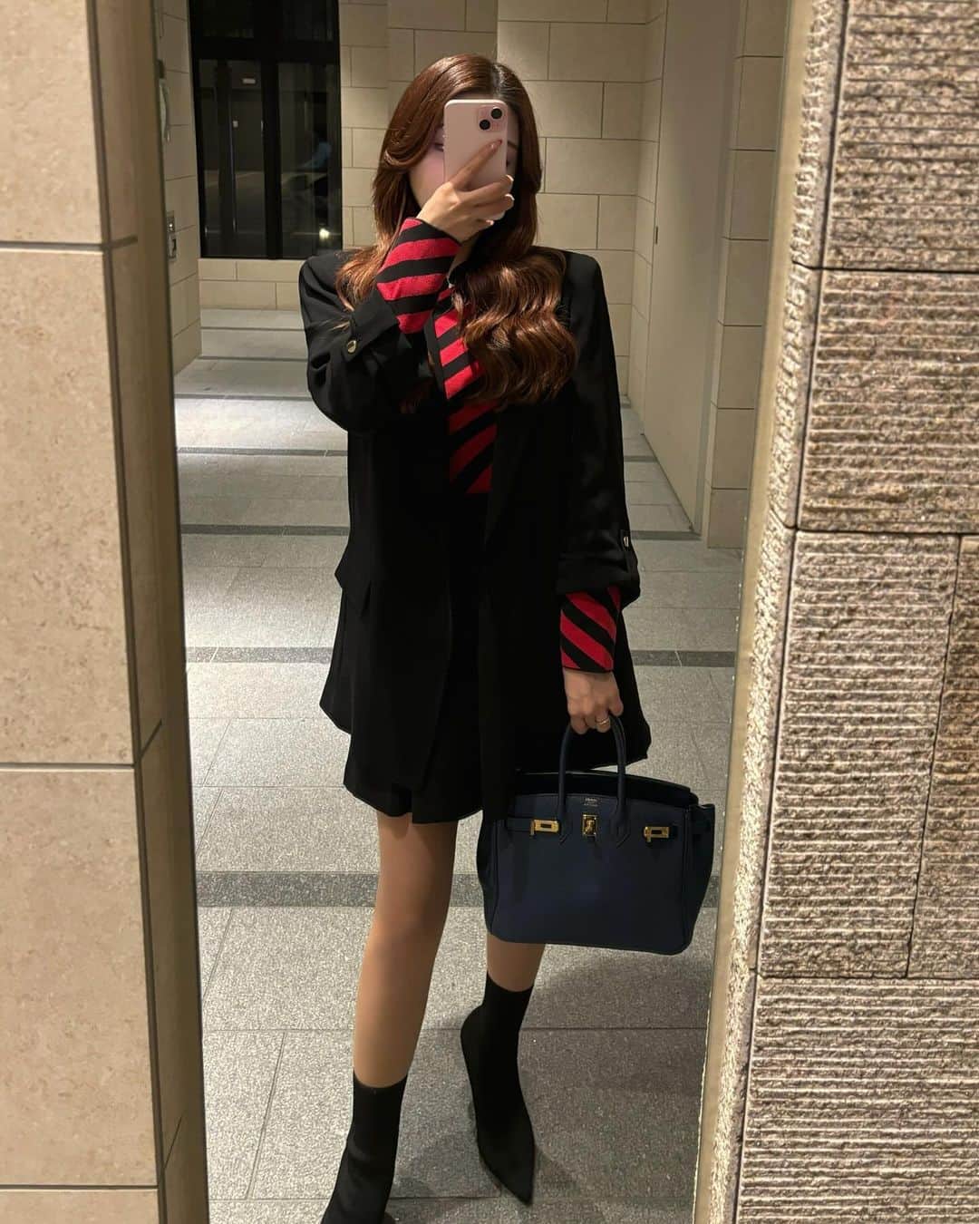 小川真琴のインスタグラム：「まだまだ暖かいね🍁🫶」