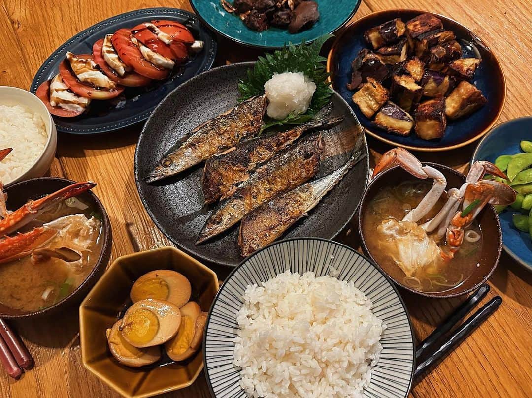 由布菜月のインスタグラム：「. 最近全然載せてなかったので ここ1週間ぐらいのごはんを🍚 日本のお魚屋さんで秋刀魚が手に入って久々に食べられた🥹 .」