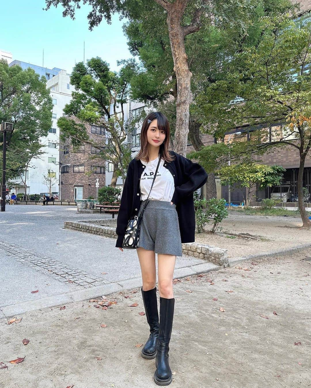 marikoのインスタグラム：「＊ . 奇跡的に足が長く撮れた🤫  ニットパンツ @grl_official   . ＊ #ootd#outfit#mari_code#fashion#grl#グレイル」