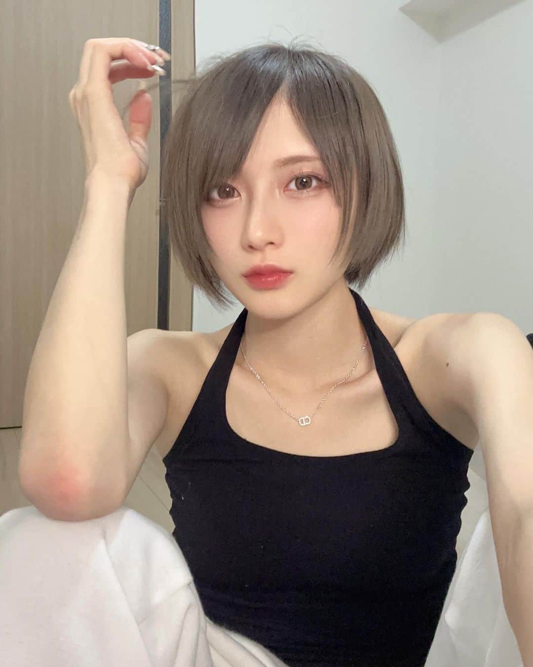 のインスタグラム：「家ではいつもスウェットぼさぼさ👻」
