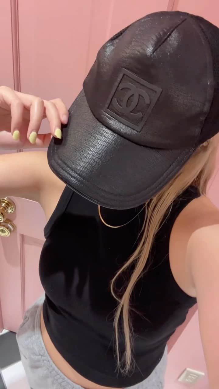Vintage Brand Boutique AMOREのインスタグラム：「Sport-Line CC Cap Size M  Product code : 28982  #chanelsport #chanelcap #chanelhat #chanellover #chanelvintage」