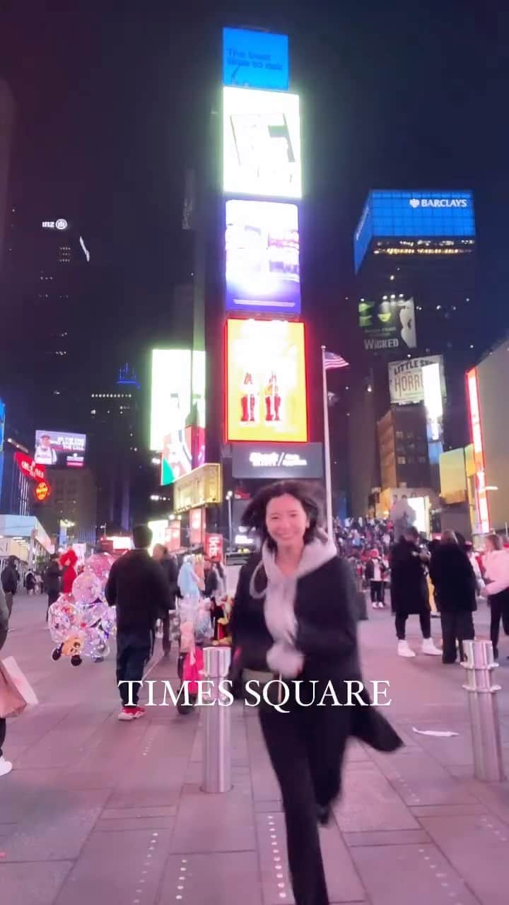 のインスタグラム：「in New York 🗽 This is the first time to come here.  #travel #travelgram  #travelphotography  #travelphoto #travelblog #sightseeing #journey #ny #newyork」