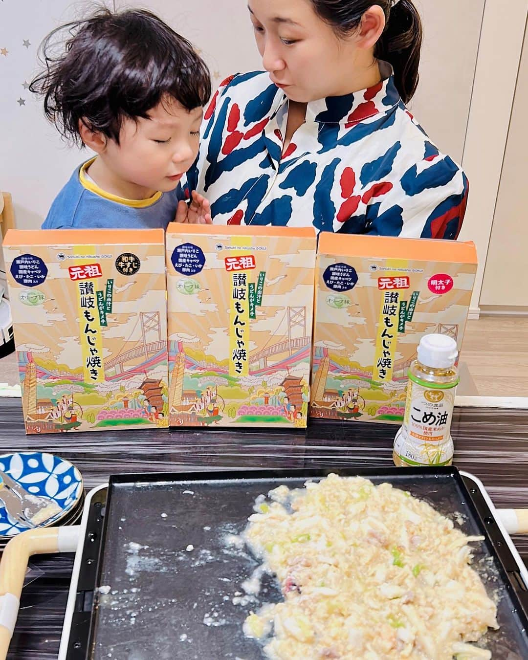 世手子さんのインスタグラム写真 - (世手子Instagram)「#pr Sanuki udon monjayaki🍲 You can enjoy various flavors（＾ω＾） The highlight is the chewy udon noodles^ - ^ おうちで讃岐うどんもんじゃ焼き(^.^) @ecshop_gokui  #インフルエンサーワークス #もんじゃ #讃岐 #香川 #ぴかでり屋 #お取り寄せ #骨付鳥 #もんじゃ焼き #うどん スタンダードから 明太子、牛すじも楽しめるよ(*´∀｀*) もちもちうどんで新感覚(๑>◡<๑) https://ecshop-gokui.com/view/category/sanuki-monja」11月6日 19時23分 - rojide