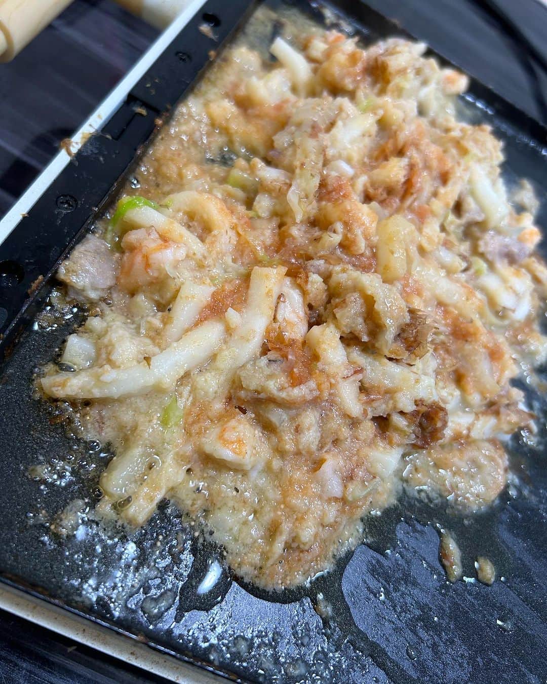 世手子さんのインスタグラム写真 - (世手子Instagram)「#pr Sanuki udon monjayaki🍲 You can enjoy various flavors（＾ω＾） The highlight is the chewy udon noodles^ - ^ おうちで讃岐うどんもんじゃ焼き(^.^) @ecshop_gokui  #インフルエンサーワークス #もんじゃ #讃岐 #香川 #ぴかでり屋 #お取り寄せ #骨付鳥 #もんじゃ焼き #うどん スタンダードから 明太子、牛すじも楽しめるよ(*´∀｀*) もちもちうどんで新感覚(๑>◡<๑) https://ecshop-gokui.com/view/category/sanuki-monja」11月6日 19時23分 - rojide