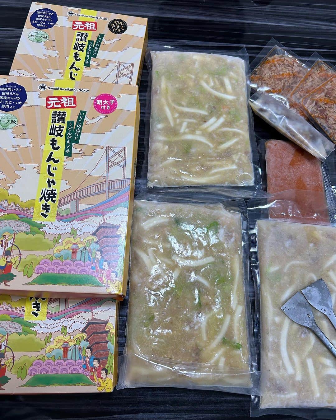 世手子さんのインスタグラム写真 - (世手子Instagram)「#pr Sanuki udon monjayaki🍲 You can enjoy various flavors（＾ω＾） The highlight is the chewy udon noodles^ - ^ おうちで讃岐うどんもんじゃ焼き(^.^) @ecshop_gokui  #インフルエンサーワークス #もんじゃ #讃岐 #香川 #ぴかでり屋 #お取り寄せ #骨付鳥 #もんじゃ焼き #うどん スタンダードから 明太子、牛すじも楽しめるよ(*´∀｀*) もちもちうどんで新感覚(๑>◡<๑) https://ecshop-gokui.com/view/category/sanuki-monja」11月6日 19時23分 - rojide