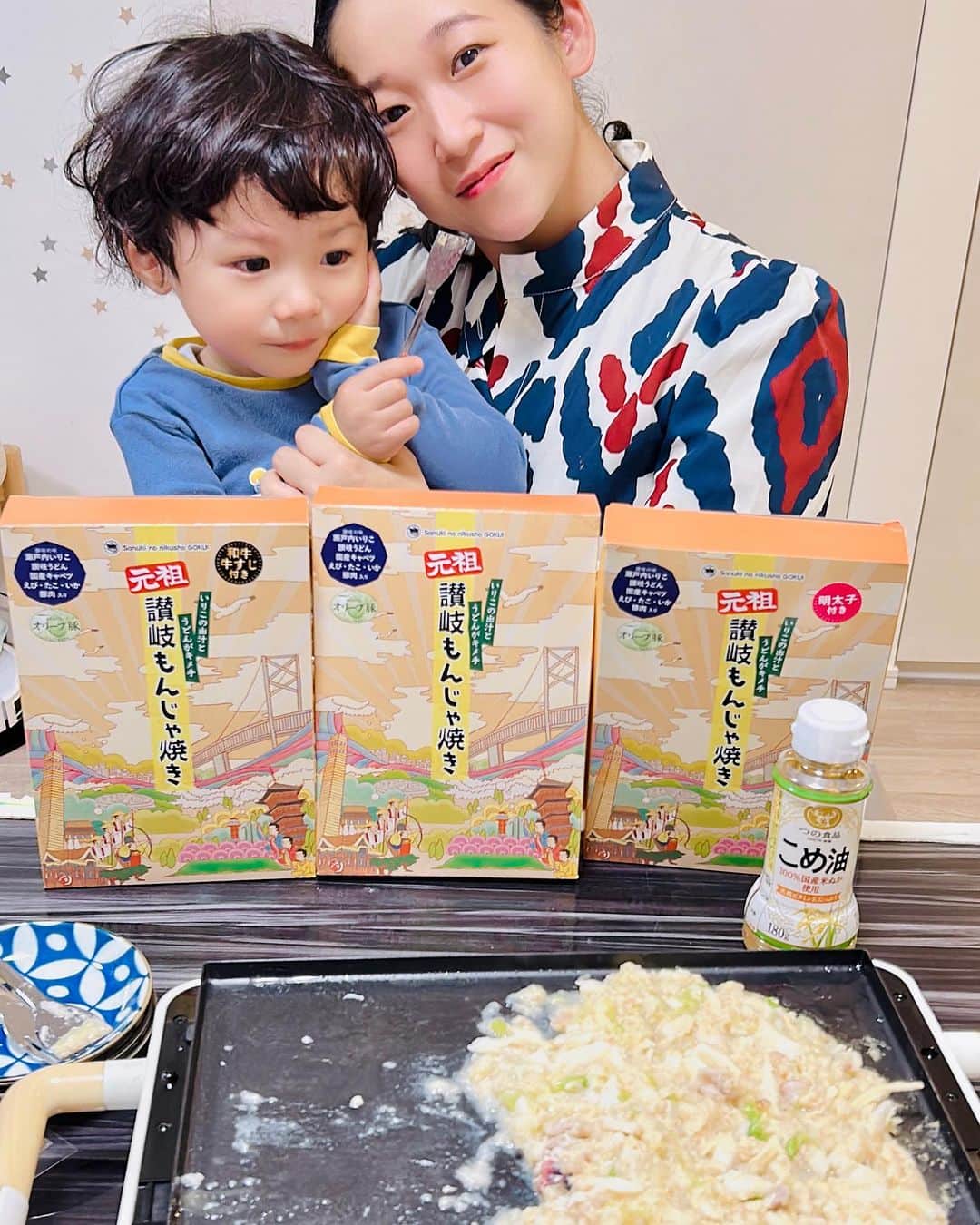 世手子さんのインスタグラム写真 - (世手子Instagram)「#pr Sanuki udon monjayaki🍲 You can enjoy various flavors（＾ω＾） The highlight is the chewy udon noodles^ - ^ おうちで讃岐うどんもんじゃ焼き(^.^) @ecshop_gokui  #インフルエンサーワークス #もんじゃ #讃岐 #香川 #ぴかでり屋 #お取り寄せ #骨付鳥 #もんじゃ焼き #うどん スタンダードから 明太子、牛すじも楽しめるよ(*´∀｀*) もちもちうどんで新感覚(๑>◡<๑) https://ecshop-gokui.com/view/category/sanuki-monja」11月6日 19時23分 - rojide