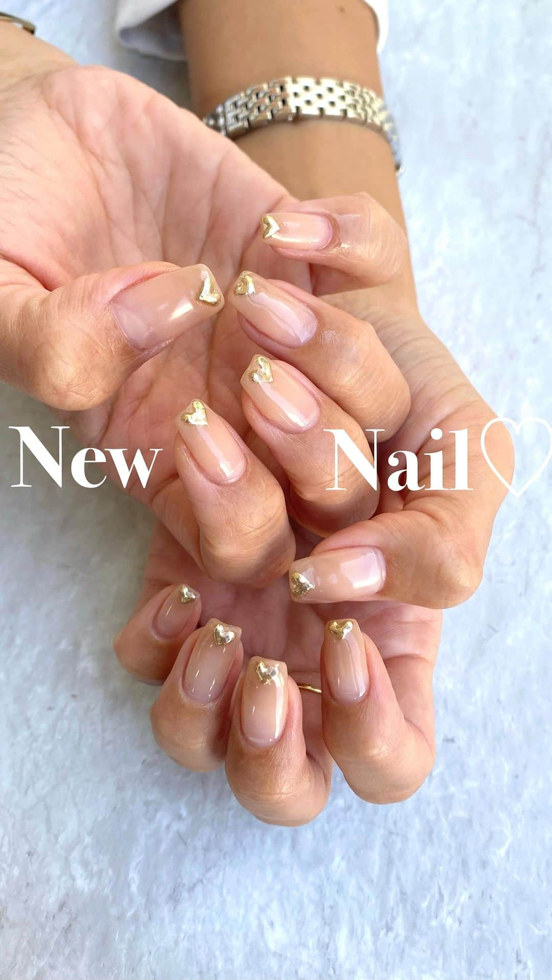 ayuuu_mamのインスタグラム：「New Nail💅  毎月お楽しみのネイルの日🤍 ノープランでいっても必ず満足度200%で仕上げてくれる天才ネイリスト✨ @fg_eri.t @eri_rin 💖  シンプルにぷっくりハート🤍がたまらなくツボ〰️🥹🏺  いつも可愛くしてくれてありがとうだよ😚💋 ネイルも会えるのも楽しみで、いつも話し足りない🤣  また来月会えるの楽しみにしてるねぇ〰️😍  ・  ・  #シンプルネイル #ネイルデザイン #ハートネイル #秋ネイル #冬ネイル #グラデーションネイル #ミラーネイル #大人上品ネイル #世界のtakeda #えりずねいる #あゆまむネイル #オーロラネイル」