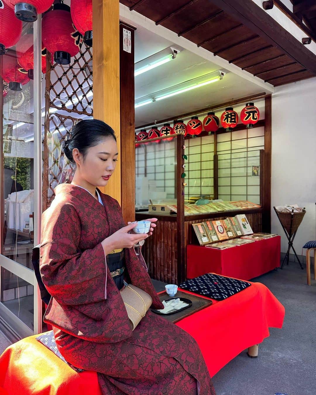 角田聖奈さんのインスタグラム写真 - (角田聖奈Instagram)「11日5日に31歳のお誕生日を迎えました🎂❤️ 久しぶりの京都で神社、仏閣めぐりをしたり美味しいお料理を沢山いただきました☺️ 京都に行ってまで米ぬかの酵素風呂にも入ったw  30代に入り、自分が表に出るよりも裏方に回ったりと違う方面でのお仕事も増えて日々学びが多く刺激的な毎日を送ってます。 でもやっぱり根底はブレず、人々の健康美や自分らしく輝いて生きることのサポートをすることにものすごく生きがいを感じるので、これからも自分の得意とする事で周りにいい影響を与えられるように頑張ります！  私と関わる全ての人が幸せでありますように🥰  #お誕生日 #お誕生日旅行 #京都 #日本 #着物 #着物観光 #紅葉 #自然 #京都グルメ #健康美 #パーソナルトレーナー #栄養士 #酵素風呂 #米ぬか酵素風呂  #birthday #birthdaygirl #birthdaytrip #kyoto #japan」11月6日 19時26分 - seina1105