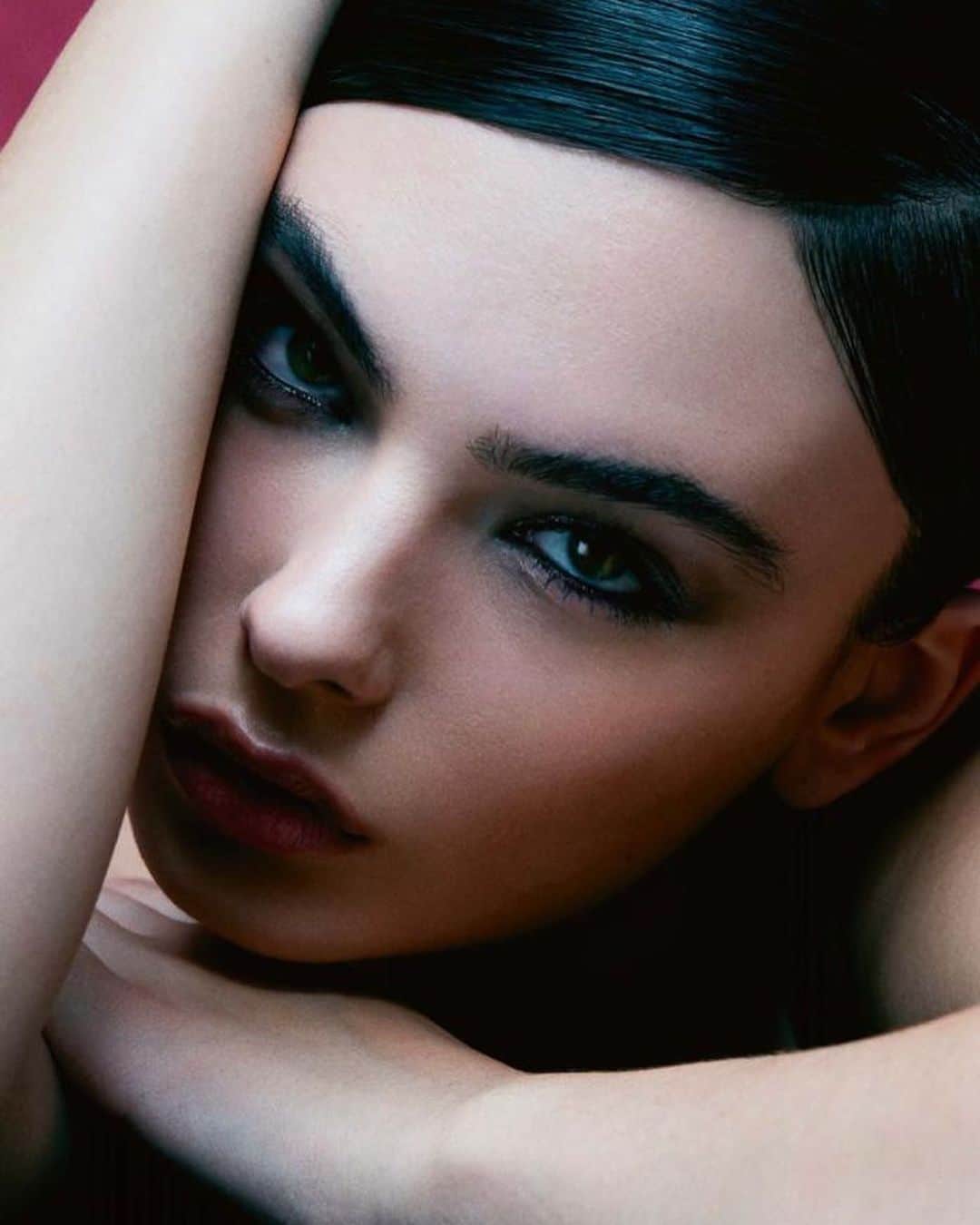 モニカ・ベルッチのインスタグラム：「❤️DEVA @devacassel for @numeromagazine @babethdjian  By @pahuedefontenay  Styled @rebeccableynie  Dressed @dior Mua @letiziacarnevale  Set design @aymericarnould  Image Agent @karinmodels_official   #devacassel#numeromagazine#novemberissue#dior」