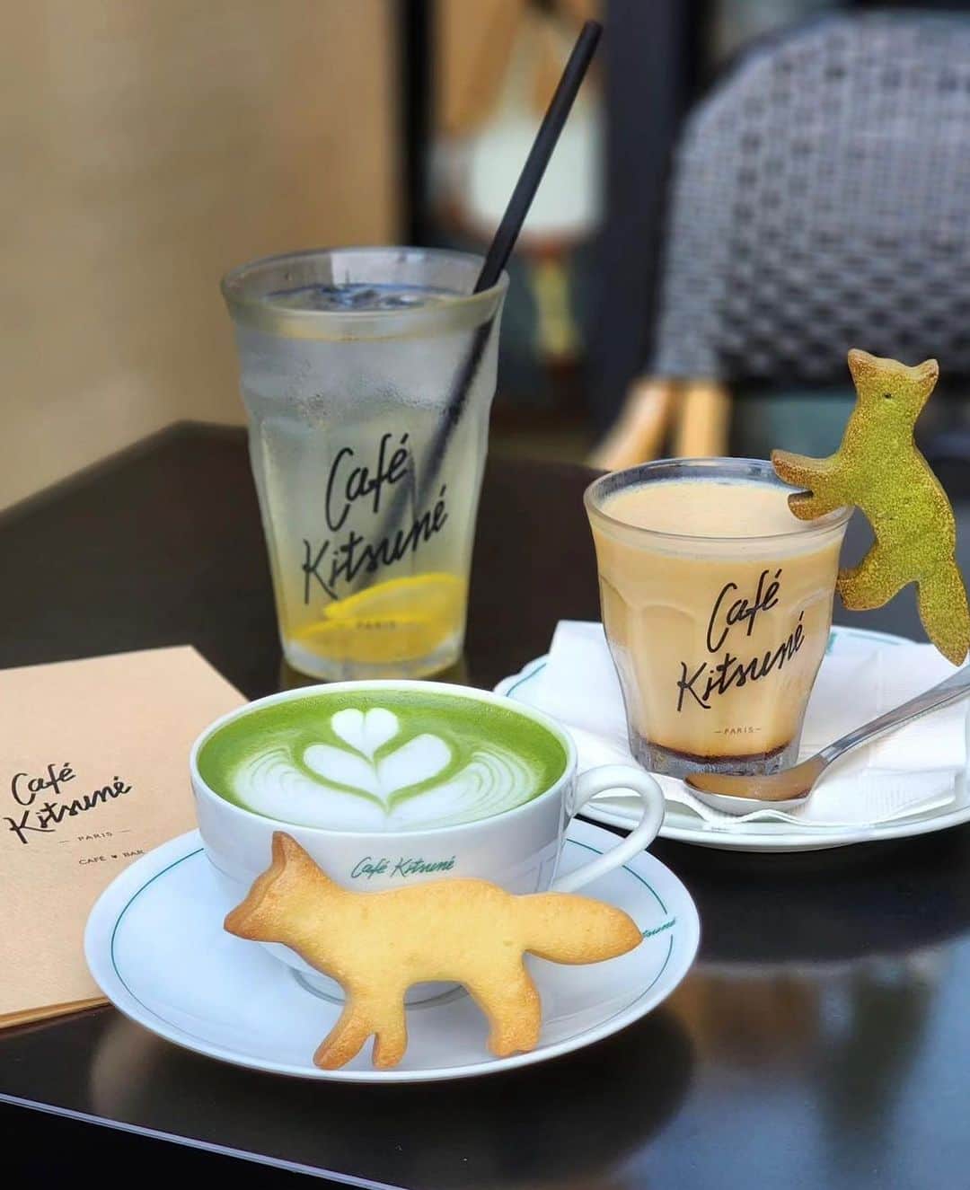 Café Kitsuné Parisのインスタグラム：「Embracing a sweet break at #CafeKitsuneAoyama 🍵🇯🇵 - 👉 Café Kitsuné Aoyama 3-17-1 MinamiAoyama, Minato-ku Monday-Sunday: 10am - 7pm Monday-Sunday: 10am-5pm」