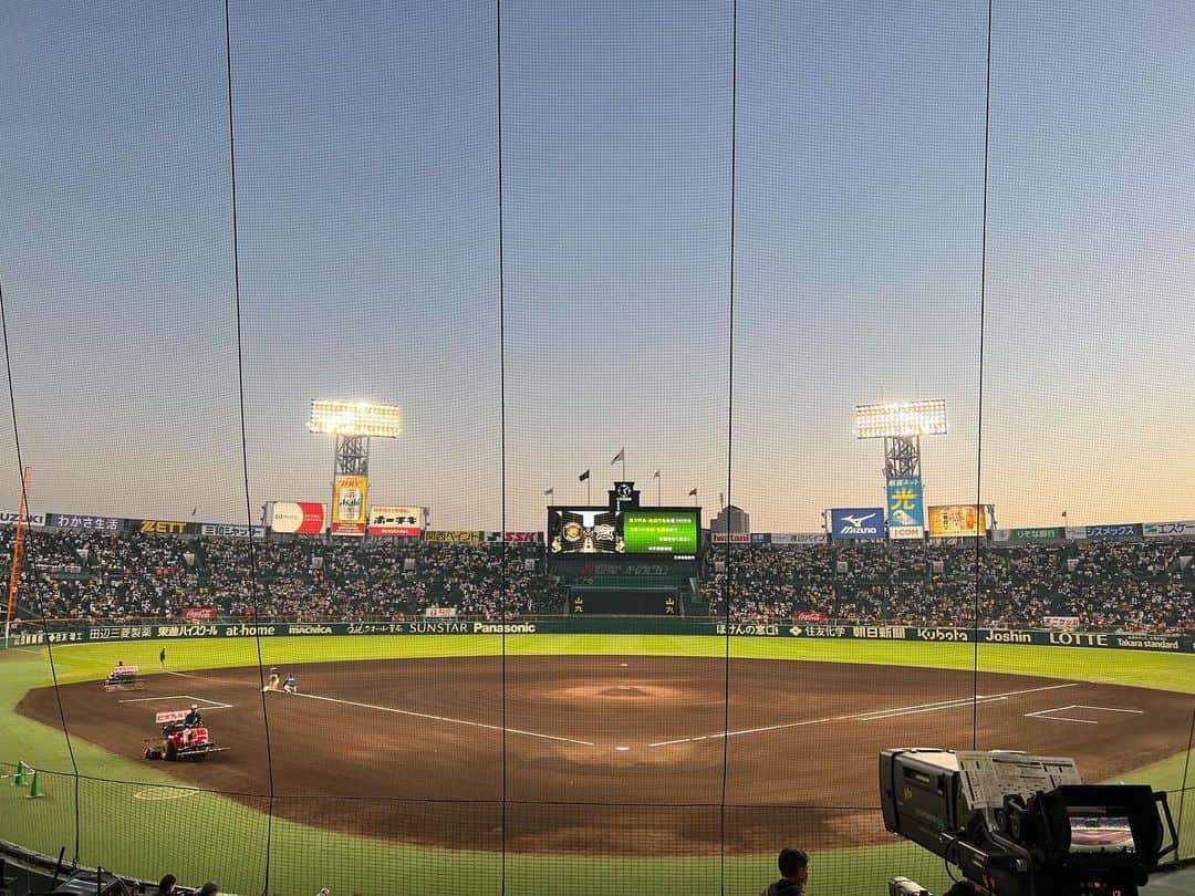 平松翔馬のインスタグラム：「日本シリーズの激闘が終わりましたね。 改めて全プロ野球関係者の皆様、本当にお疲れ様でした。  皆様からいただいた貴重なご意見は、今後の活動に役立てていきます。 引き続き野球の面白さを伝えて行けるように精進いたします。  皆様ありがとうございました。」