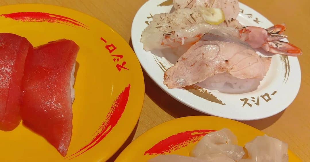 越中睦士のインスタグラム：「昨日スシローに行った🍣  #スシロー #寿司」