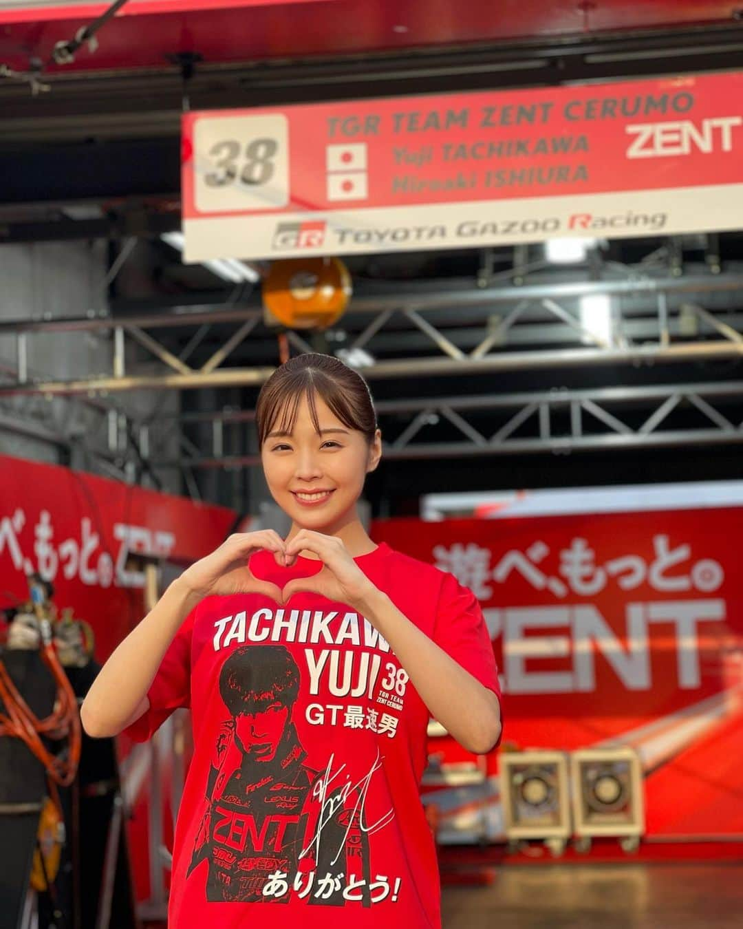 川村那月さんのインスタグラム写真 - (川村那月Instagram)「久しぶりの皆さんに愛を🫶❤️  #SUPERGT2023」11月6日 19時35分 - kawamura_natsuki317