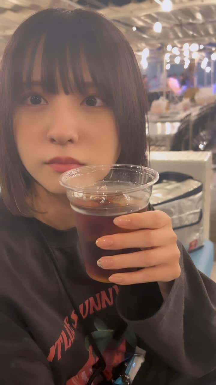 林田真尋のインスタグラム：「コーラ飲んでます🥤」