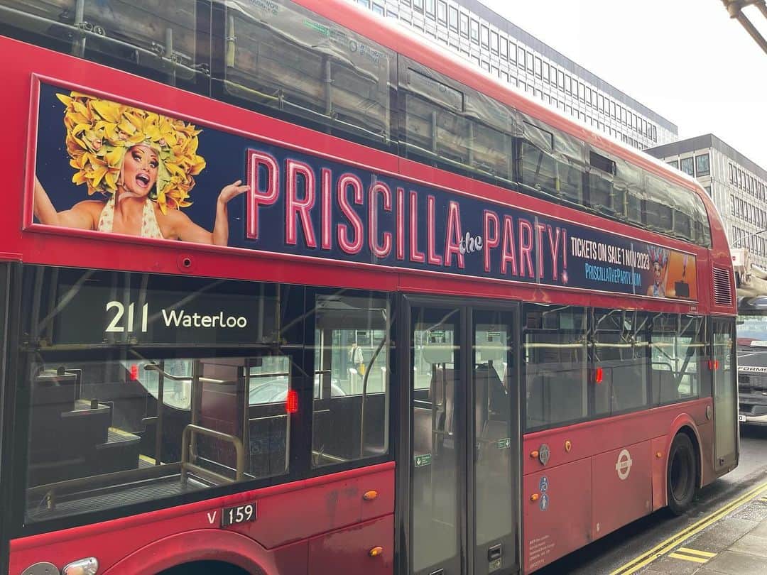 広瀬斗史輝さんのインスタグラム写真 - (広瀬斗史輝Instagram)「London Bus  #london #bus #studyinspiration #advertising #studyingabroad」11月6日 19時39分 - toshiki_hirose