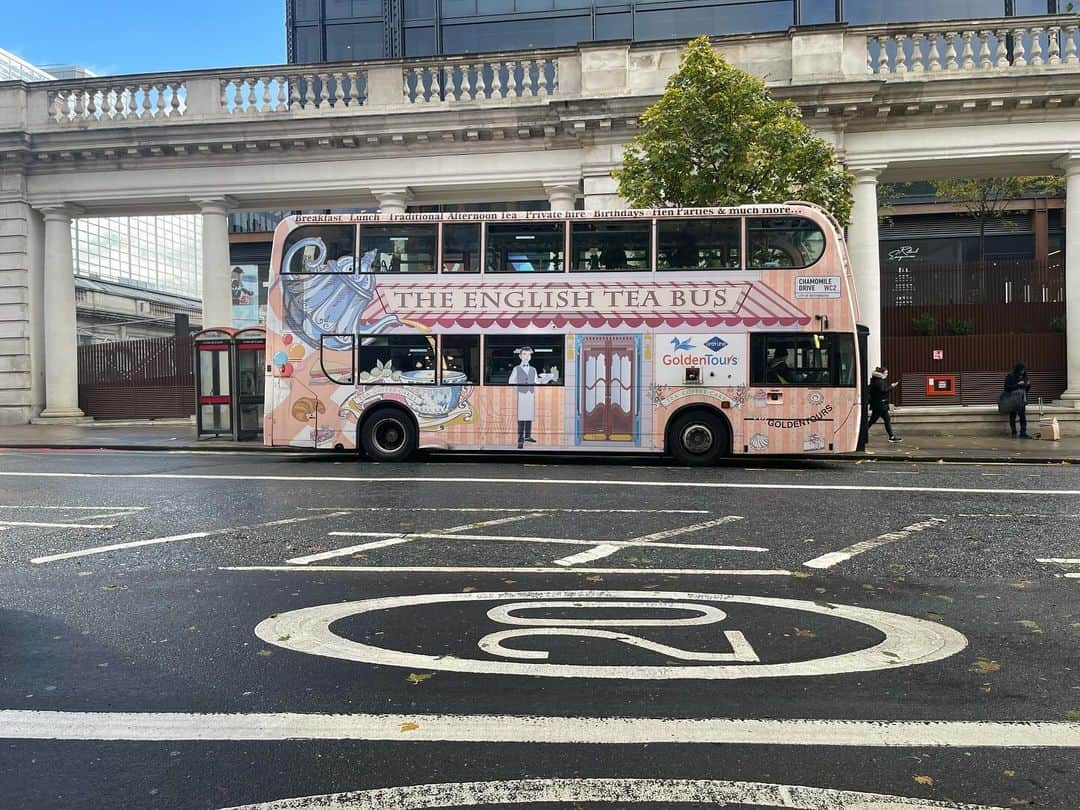 広瀬斗史輝さんのインスタグラム写真 - (広瀬斗史輝Instagram)「London Bus  #london #bus #studyinspiration #advertising #studyingabroad」11月6日 19時39分 - toshiki_hirose