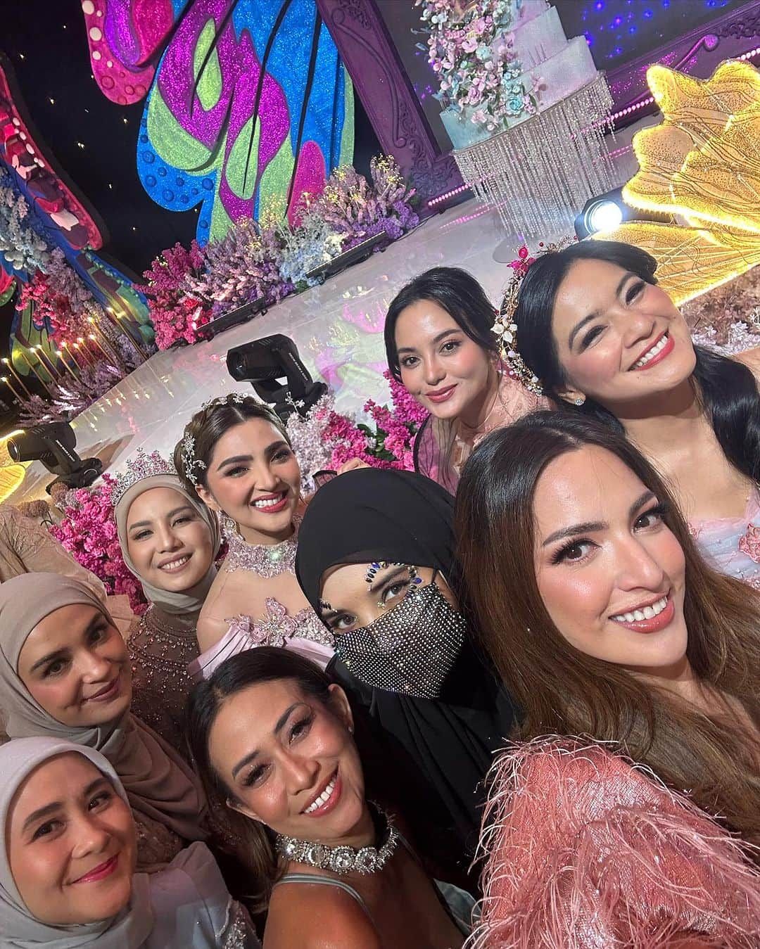 Zaskia Sungkarのインスタグラム：「❤️barakallahu fiik bunda syg」