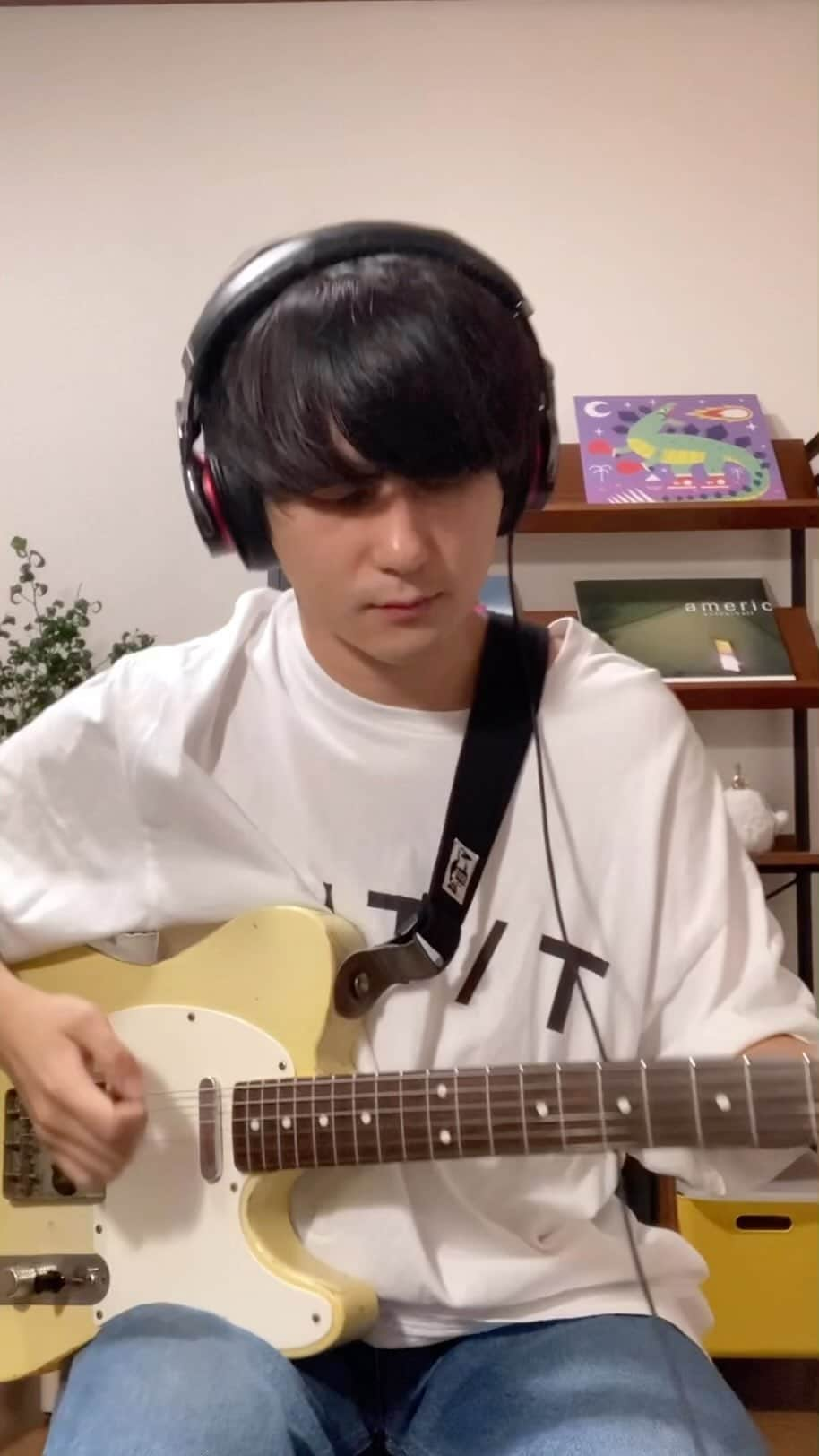 ムツムロアキラのインスタグラム：「AR / LOW-PASS  大学の通学中ずっと聴いてた曲  #guitar #fender #telecaster」