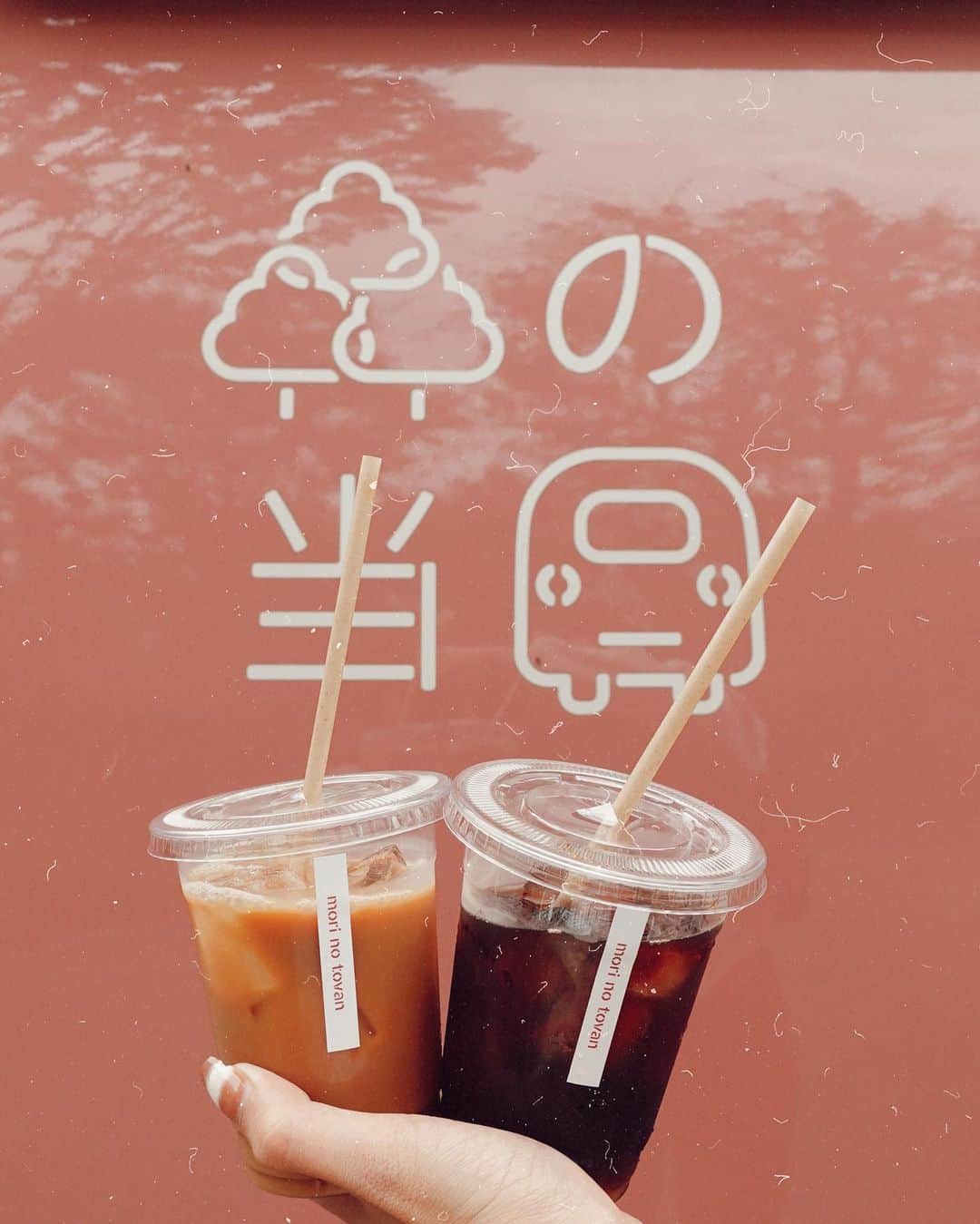 KONDOUMIYUのインスタグラム：「⁡ ⁡ ⁡ 森の当番 🩰🎀💕 ⁡ 可愛いピンクの車が目印のカフェ 🚐 ⁡ 芝生はちょうどお休みの時期だったから またリベンジしたいな〜 ☁️ ⁡ ⁡」