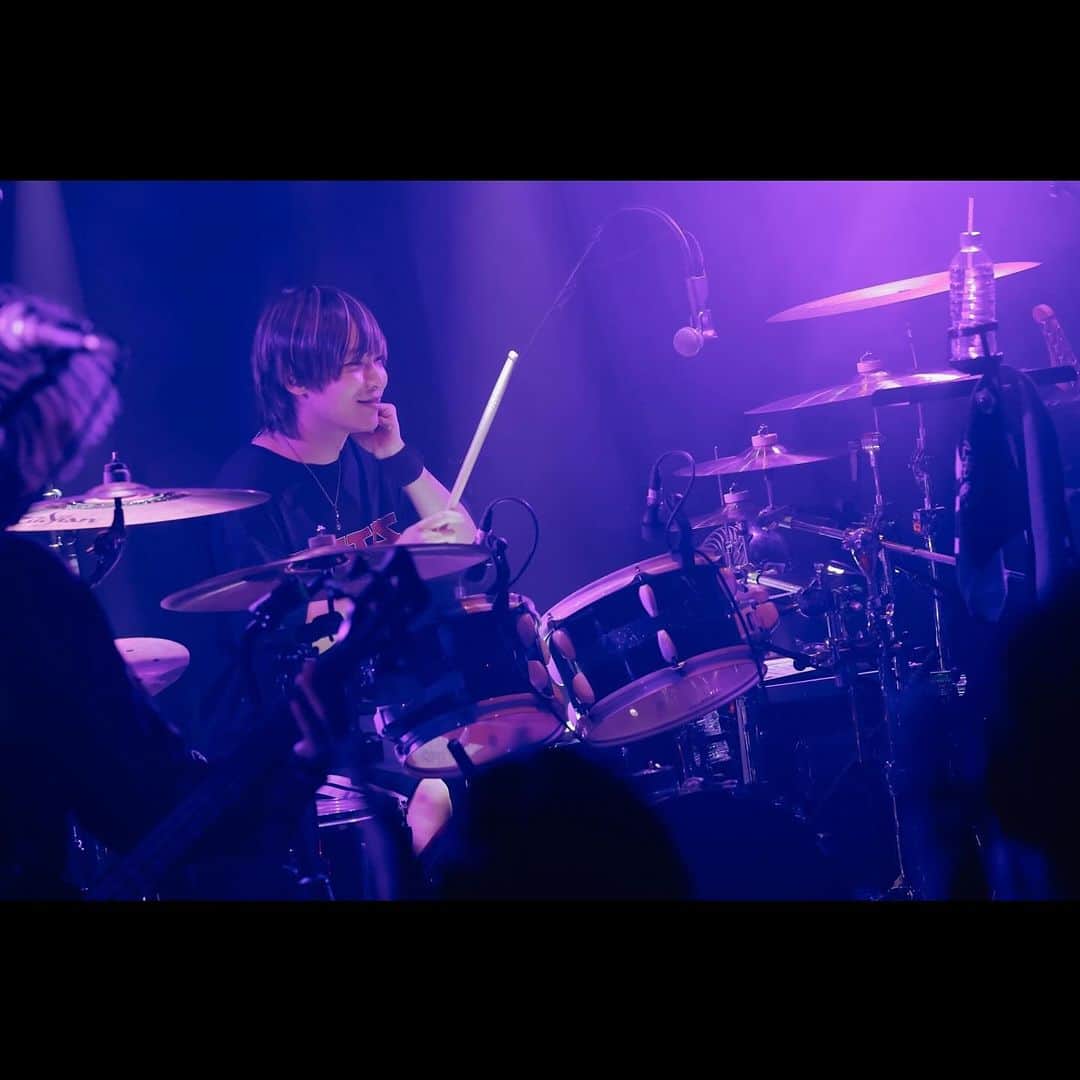 KANDAIさんのインスタグラム写真 - (KANDAIInstagram)「2023.11.05@Shibuya eggman ・ THE SIXTH LIE呼んでくれてありがとう！ 久しぶりのeggman、久々の感覚ピエロ！ 楽しかったぁー！ナイスグルーブのイベントでした🥁 ・ ライブも程よい集中力で楽しく叩けました😎 次の名古屋に良い流れで入れそうです◎ ・ そして阪神優勝しました。最高でぇーす！🐯 ・ 📷( @hanna_7221 ) ・ #lennycodefiction #drum #drummer #sakae #sakaedrums #sakaeosakaheritage #dw #paiste #lerni #64audio  #ボルト #ナルト #炎炎ノ消防隊 #僕のヒーローアカデミア #dgraymanhallow #allout #魔王学院の不適合者 #邦楽 #邦ロック #thesixthlie #感覚ピエロ」11月6日 19時54分 - kandai918