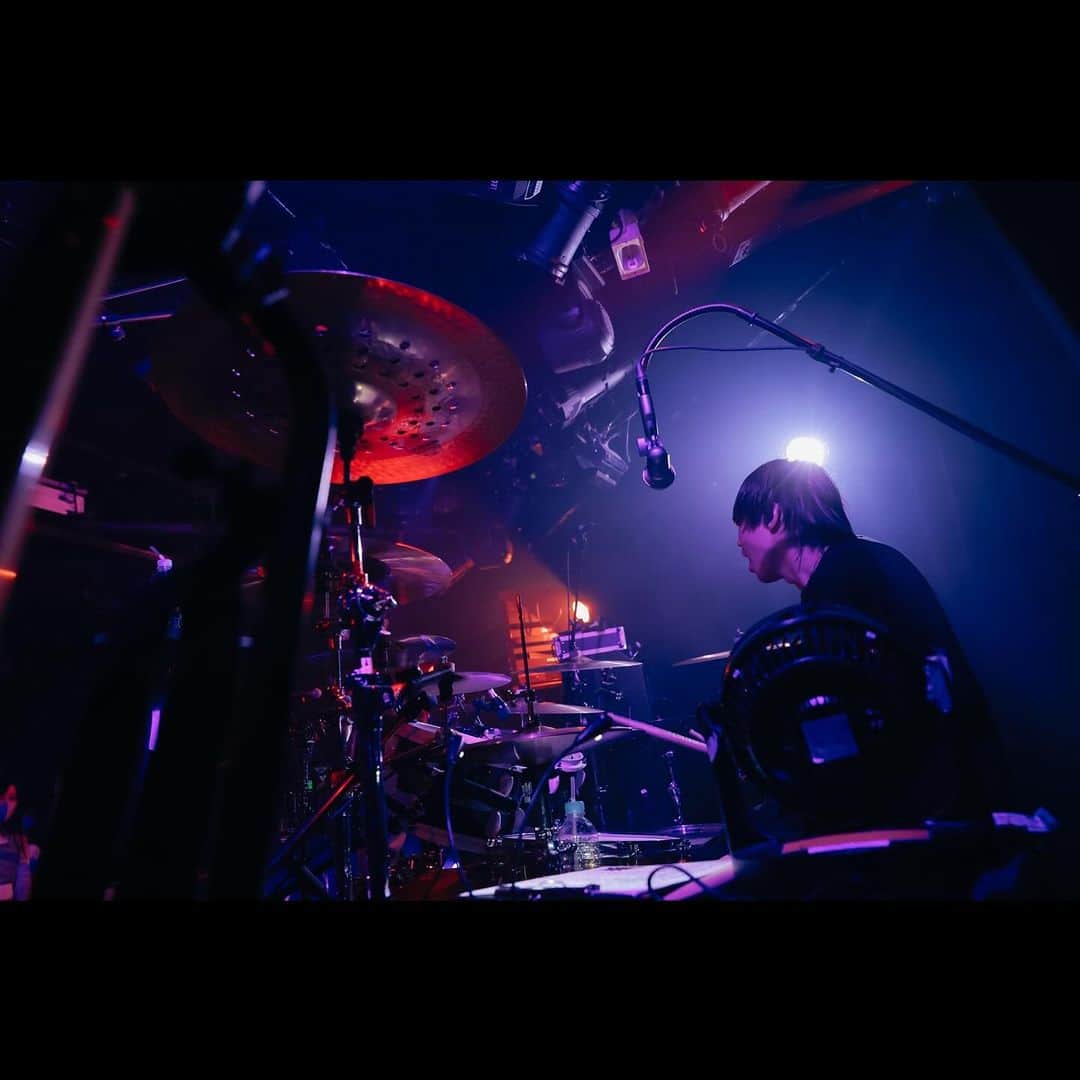 KANDAIさんのインスタグラム写真 - (KANDAIInstagram)「2023.11.05@Shibuya eggman ・ THE SIXTH LIE呼んでくれてありがとう！ 久しぶりのeggman、久々の感覚ピエロ！ 楽しかったぁー！ナイスグルーブのイベントでした🥁 ・ ライブも程よい集中力で楽しく叩けました😎 次の名古屋に良い流れで入れそうです◎ ・ そして阪神優勝しました。最高でぇーす！🐯 ・ 📷( @hanna_7221 ) ・ #lennycodefiction #drum #drummer #sakae #sakaedrums #sakaeosakaheritage #dw #paiste #lerni #64audio  #ボルト #ナルト #炎炎ノ消防隊 #僕のヒーローアカデミア #dgraymanhallow #allout #魔王学院の不適合者 #邦楽 #邦ロック #thesixthlie #感覚ピエロ」11月6日 19時54分 - kandai918