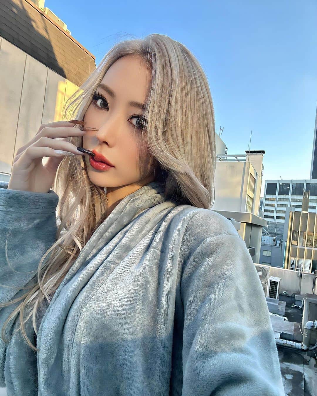 のインスタグラム：「hey☀️  秋nail載せるの忘れてた🍂 @_tabasa.nail_   次は何にしようかな〜🐥  #はらちゃんのうまうま日記」