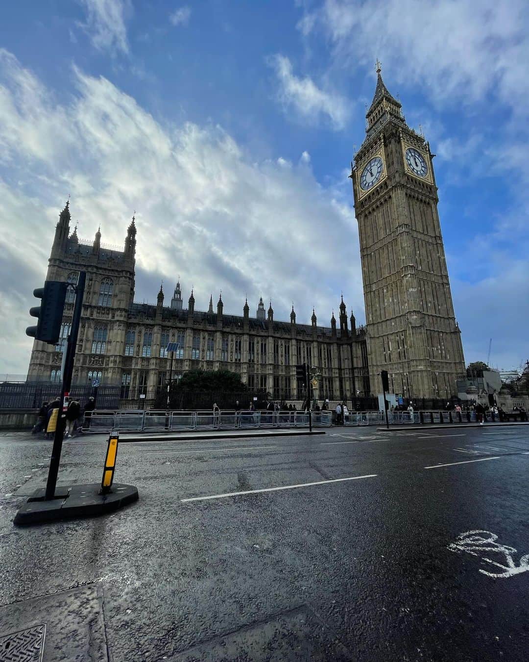 広瀬斗史輝さんのインスタグラム写真 - (広瀬斗史輝Instagram)「London Big Ben Westminster Abbey London Eye Natinonal Theatre Telephone Box & Bus ChinaTown Christmas Bell Ornament Christmas Tree Buckingham Palace  #LondonSights #ロンドン観光 #ExploreLondon #ロンドン探検 #BritishAdventure #イギリス冒険 #LondonLandmarks #ロンドン名所 #TravelUK #イギリス旅行 #CityOfLondon #ロンドンの街 #LondonMemories #ロンドン思い出 #LondonLife #ロンドン生活 #UKDiaries #イギリス日記　#英語留学 #StudyAbroad」11月6日 19時51分 - toshiki_hirose