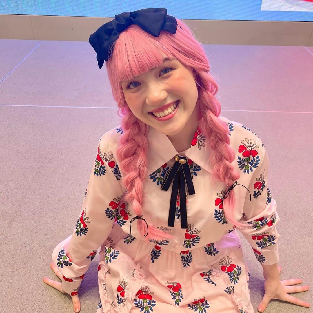 OJasのインスタグラム：「改めて見にきてくださった方ありがとうございました！！たくさんの人が手を振ってくれたりおじゃすポーズしてくれてるの見てめっちゃ心の底から嬉しかった🥹💓 またいろんな人と会える日ができますように🎀」