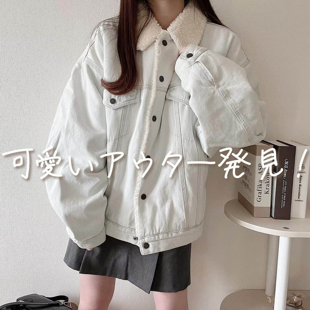 ゆっきのインスタグラム：「秋冬アウター🐑 ⁡ もこもこで柔らかくて暖かいボア付きデニムジャケット ⁡ オーバサイズで袖のとこも余裕あるから、 下にニットも余裕で着れるよ！ メンズも着れる◎ ⁡ ↓着たやつ @classicalelf_official 襟ボアデニムジャケット ライトブルー Lサイズ ⁡ ストーリーにリンク貼ってあるよ~🔗 ⁡ #classicalelf #クラシカルエルフ #エルフコーデ #タイアップ #JAVA #ジャバ」