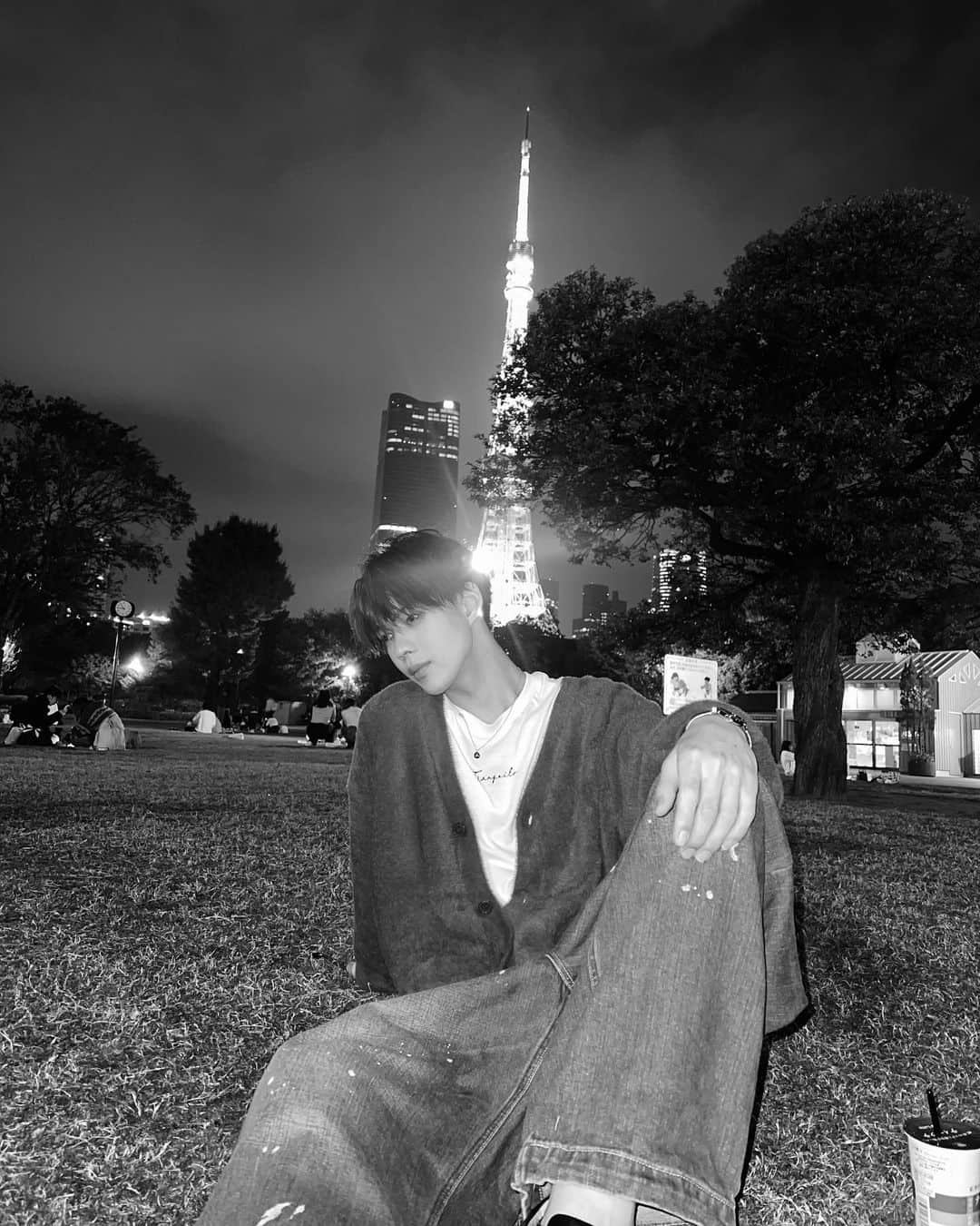 石川悠人さんのインスタグラム写真 - (石川悠人Instagram)「blue cardigan💙  カーディガン似合ってますか？ あまり着てこなかったから今年の冬からいっぱい着る！ ・ ・ ・ #cardigan #tokyo #tokyntower」11月6日 20時03分 - hitoharu_0319