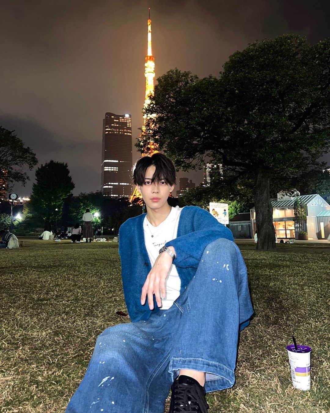 石川悠人さんのインスタグラム写真 - (石川悠人Instagram)「blue cardigan💙  カーディガン似合ってますか？ あまり着てこなかったから今年の冬からいっぱい着る！ ・ ・ ・ #cardigan #tokyo #tokyntower」11月6日 20時03分 - hitoharu_0319