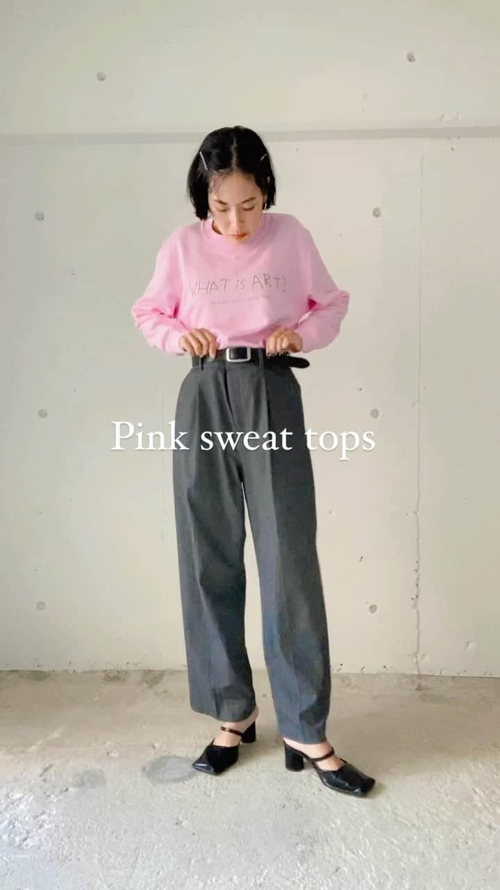 知念美加子のインスタグラム：「Original sweat tops 💘  WHAT is ART？  this is art if it’s spilled food  食べこぼしもアートになる魔法のスウェット🤍 子ども服でも作ろうかな😂💘  受注生産です💘 ぜひ期間中にGETしてください😋  #ちねんアート展 #whatisart？」