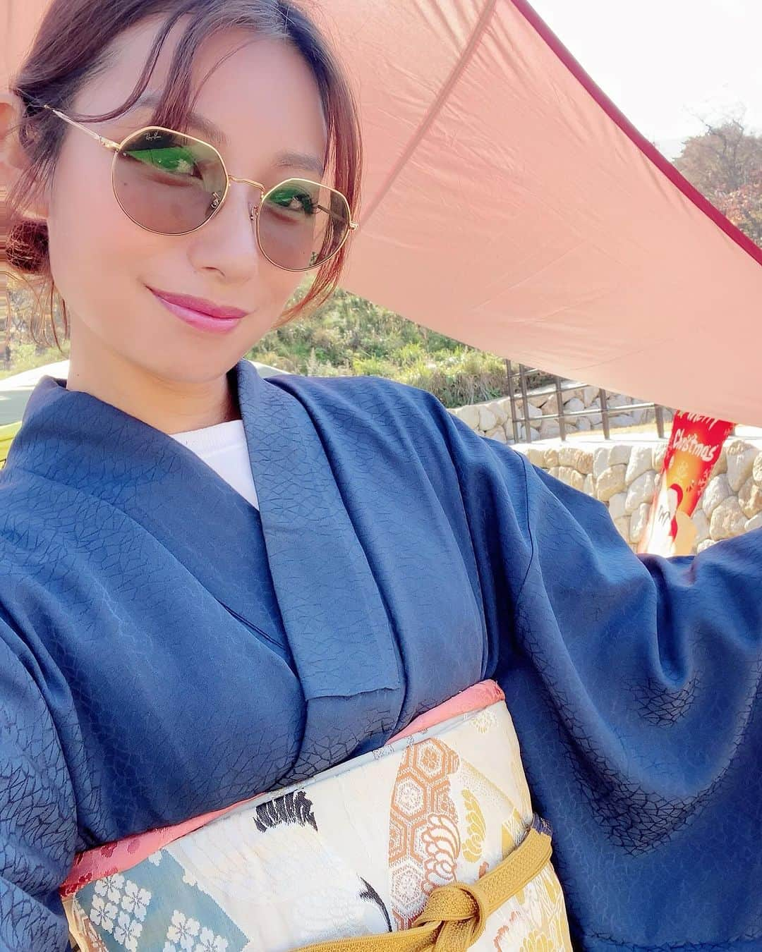 エマ中岡優姫のインスタグラム：「着物でキャンプ🏕️ 去年からしたかったんだよねー✨ てか松ぼっくりの焚き火🔥 素敵だわ〜❤️ サニ坊と保育所の帰りに たくさん拾ったんだよん🥳 #着物  #camping  #大山  #松ぼっくり  #キャンプ  #サニ坊とエママのキャンプ  #サニ坊とエママの旅  #男の子ママ」