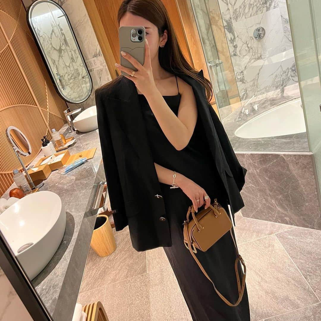 yuukii.iのインスタグラム：「主人のお誕生日のお祝いも兼ねて 別府温泉旅へ🥂♨️ @anaintercontinentalbeppu   🍊🎁の中身はhermesと見せかけて  ...  🍄🤣🫶 @gelatopique_official」