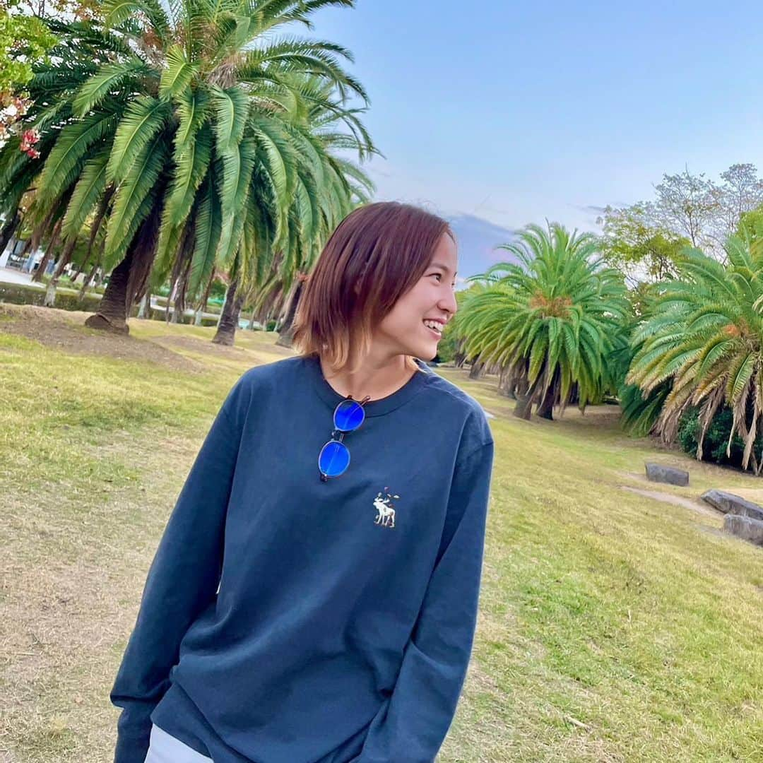 北川ひかるのインスタグラム：「. . . クラブハウス近くの 観光スポット🌺✌️ . . #ハワイ公園🌴 ハワイに行った気分になります🙆🏻‍♀️笑 . . #映えたかな👀 #六甲アイランド #inac神戸  #北川ひかる」