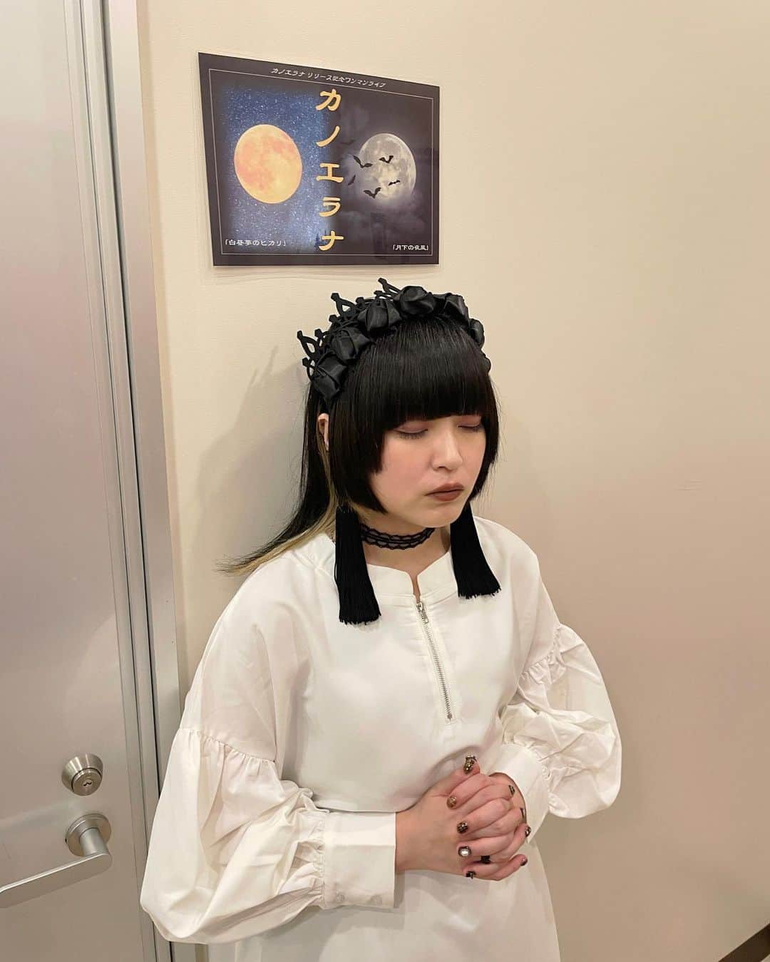 のインスタグラム：「🗽💫 ⁡ ⁡ ⁡ 4th SG「Queen of the Night」 リリース記念ライブ「白昼夢のヒカリ」 ＿＿＿＿＿＿＿＿＿＿＿＿＿＿＿ ⁡ ⁡ 〜 SET LIST 〜 1. 無垢なる主人の puppet show 2. 思春期中二話症候群 3. ハニーホリック (「千紘くん、あたし中毒。」イメージソング) 4. ああ友よ 5. 大事にしてもらえよ 6. ヒカリ (TV アニメ『Helck』第2クール EDテーマ) 7. あーした天気になぁれ 8. 秋の空またはオレンジの夕暮れ ⁡ ⁡ 各種配信サイトにて、 セットリストプレイリスト公開中！ ⁡ ⁡ #kanoerana #anime #kanoe #acoustic #guitar  #Autumn #anime #kanoe #ティアムーン帝国物語#acoustic #guitar #live #band #anime #アニメ #アニソン #Helck #ヒカリ #ED #ハニーホリック #あたホリ #千紘くんはあたし中毒」