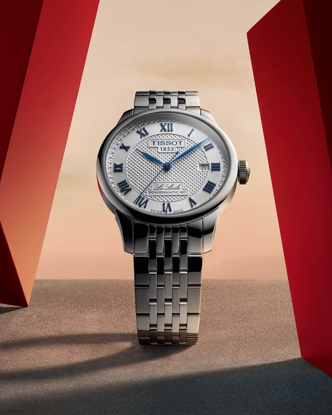 ティソのインスタグラム：「When everything demands for attention, ditch the noise. With Tissot by your side, always remember to Focus Forward. #Tissot #FocusForward #SwissMade」