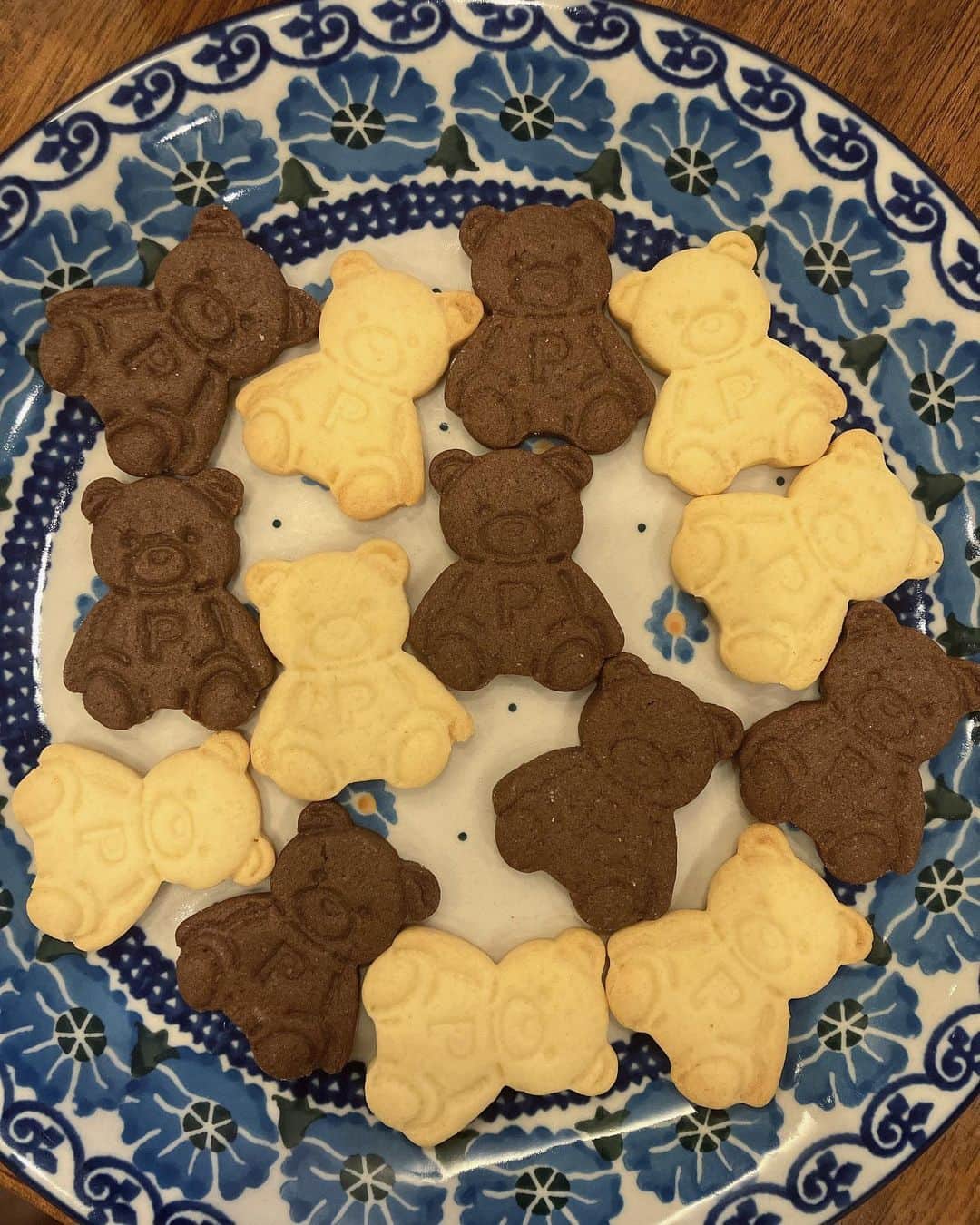 のインスタグラム：「◡̈♥︎ くまのクッキー🐻💓  #今日のおやつ」
