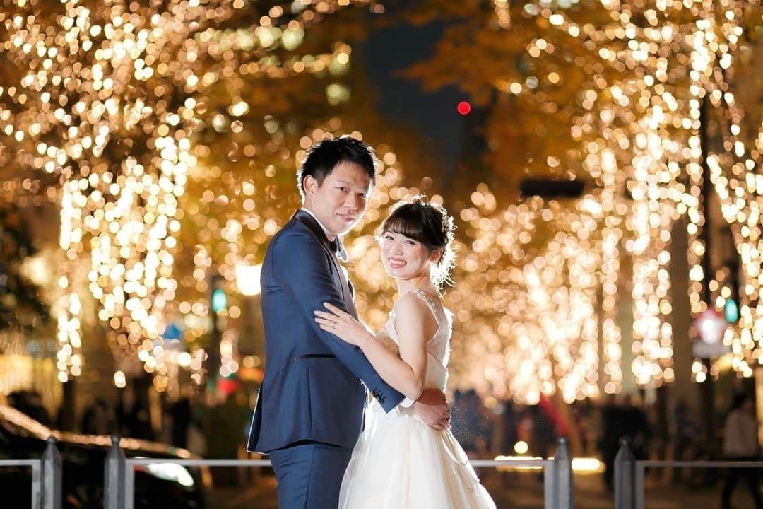 CLAIREのインスタグラム：「映え確約！東京駅ウエディング🕊 冬の東京駅イルミネーションと共に撮影できるお得なプランをご用意♪ 東京駅ロケーションとスタジオで撮影ができちゃいます✨ 最大60％OFFのお得なキャンペーンは今だけ！ お早めにご相談&ご予約ください！  ―——————————————— 『CLAIRE(クレール)』は、 現在、全国21店舗展開中のブライダルスタジオです💐  一生に一度の記念としてぴったりな さまざまなプランやロケーションスポットもご用意しております✨  ୨୧ 情報は公式HPへ ୨୧ こちらのプロフィール先のリンクからご覧いただけます♪ @clairebridalstudio  Come experience a romantic elopement at Claire Photo Studio! Please contact us via DM 🙂 ―——————————————— #クレールブライダルスタジオ #フォトウェディング #結婚式準備 #プレ花嫁 #東京駅ウエディングフォト #和装ヘア #和装前撮り #前撮り #写真で結婚式 #白無垢 #着物 #ウェディングドレス #結婚写真 #結婚準備 #日本中のプレ花嫁さんと繋がりたい #ウエディングフォト #フォトウエディング #2023秋婚 #2023冬婚 #clairephotostudio #weddingphotography #weddingphotographystudio #elopementphotography #engagementphotos #japanwedding #japanelopement #weddinginjapan」