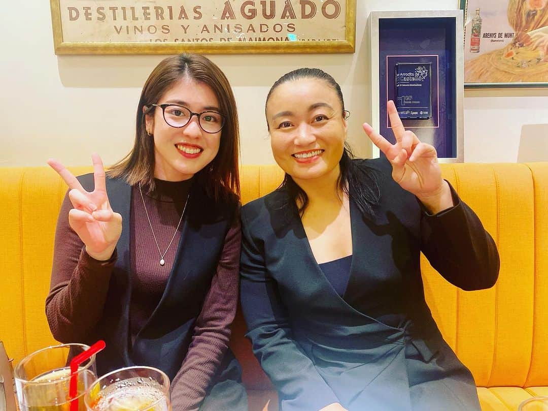 里村明衣子のインスタグラム：「バトミントン日本代表の栗原文音さんが昨日の後楽園ホールに来てくださいました‼️ トップアスリートの方の現役時代の話聞くの大好き‼️ 芯が通っていてキラキラしてる✨ ありがとうございました😊 2023.11.6 #SENJO #」
