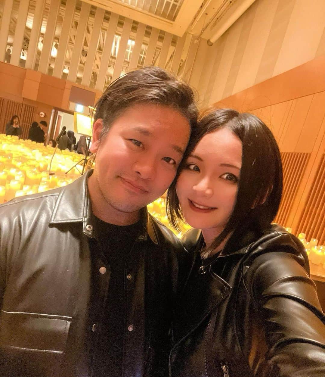 あゆむのインスタグラム：「先日、夫婦でクラシックコンサートへ🎼🕯 レコーディング期間で最近なかなか出かけられなかったので、 リフレッシュできました♬🤍·͜·  そして結婚1周年記念を迎えました💐 これからも夫婦仲良く、共に精進して参ります！lml  classic concert date with my husband‪‪❤︎‬  We celebrated our first year of marriage🤍💐lml   #メタラー夫婦  #metalheadcouple」